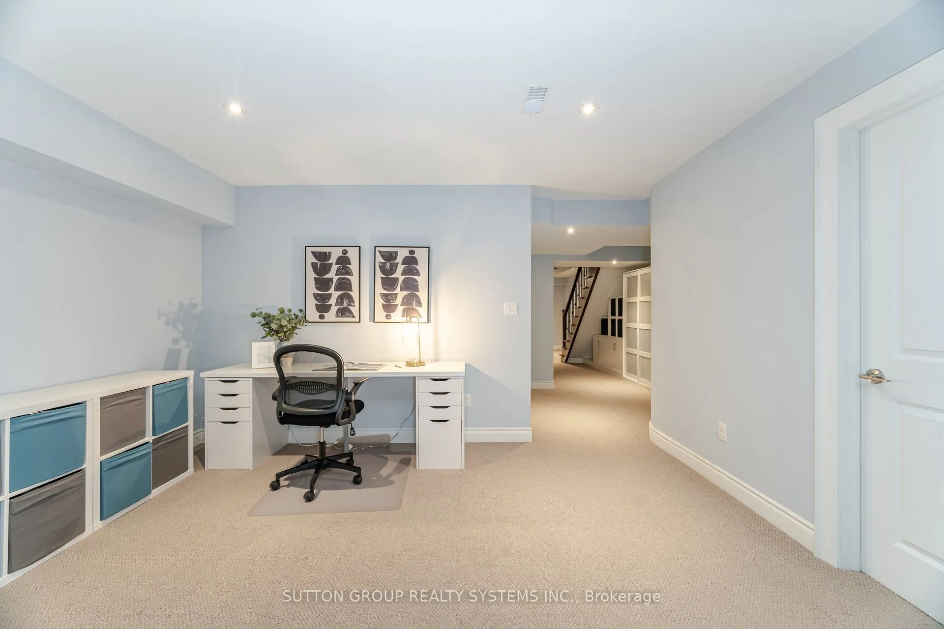 9 Iroquois Avenue