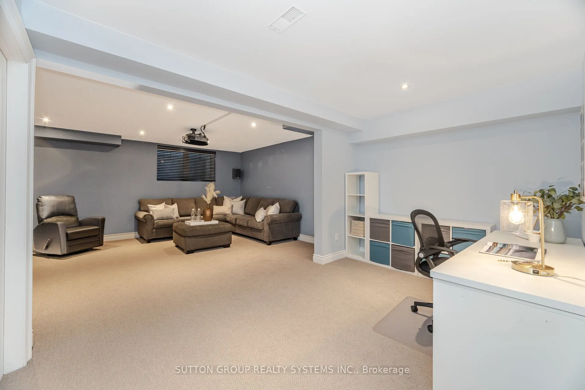 9 Iroquois Avenue