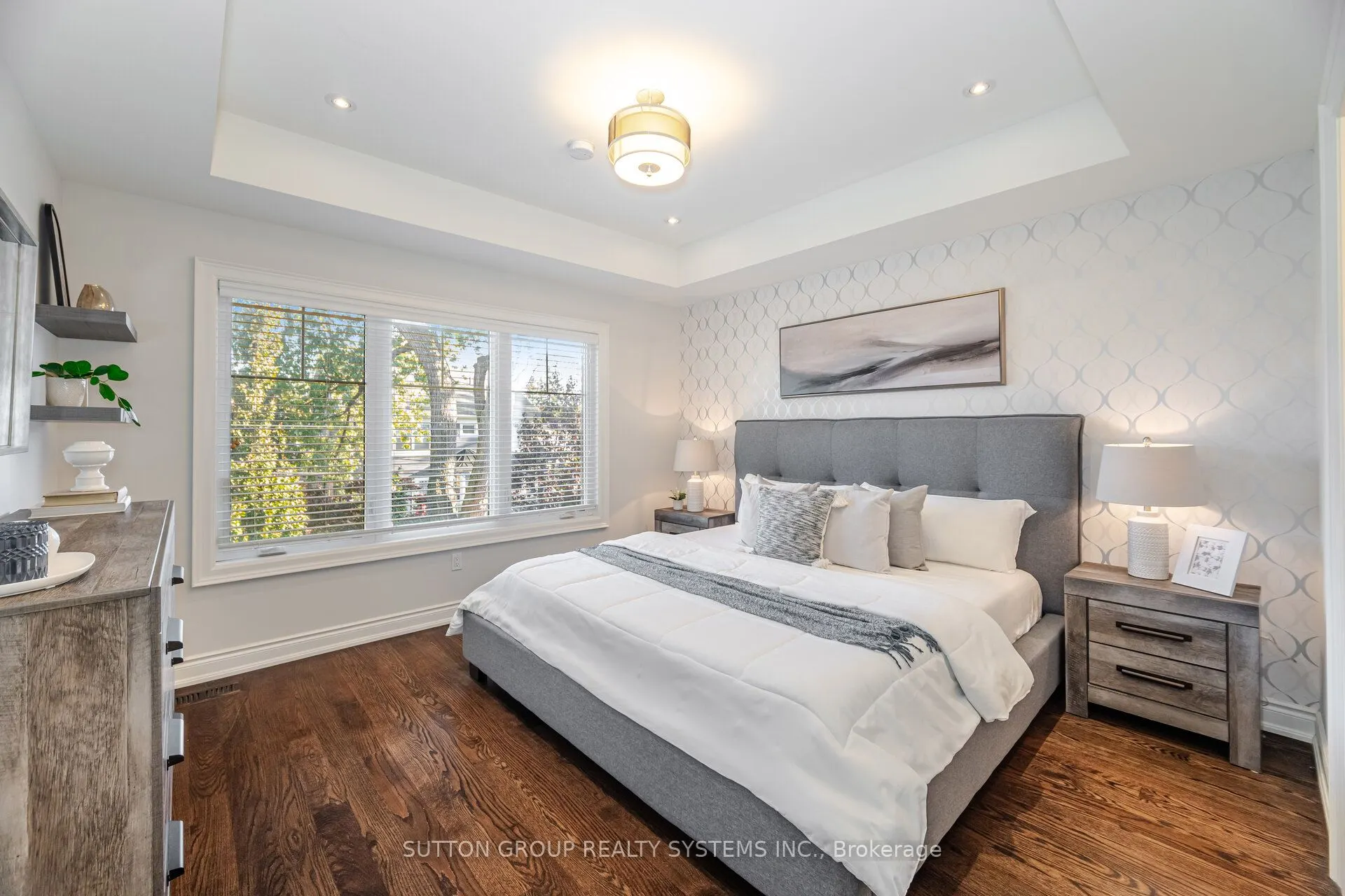 9 Iroquois Avenue