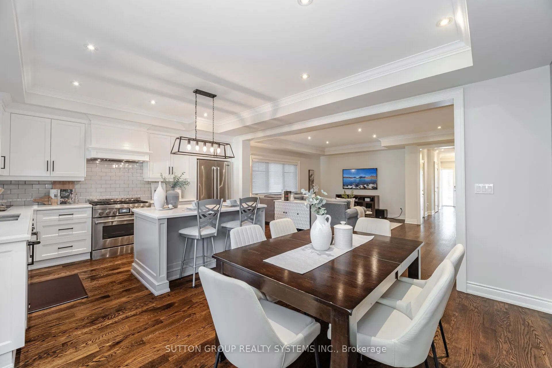 9 Iroquois Avenue