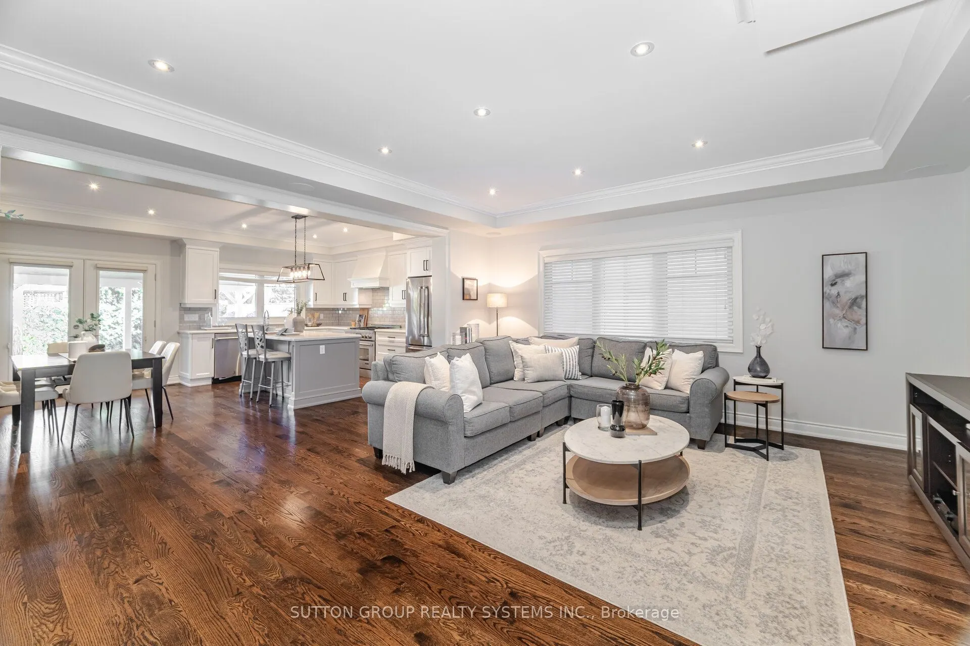 9 Iroquois Avenue