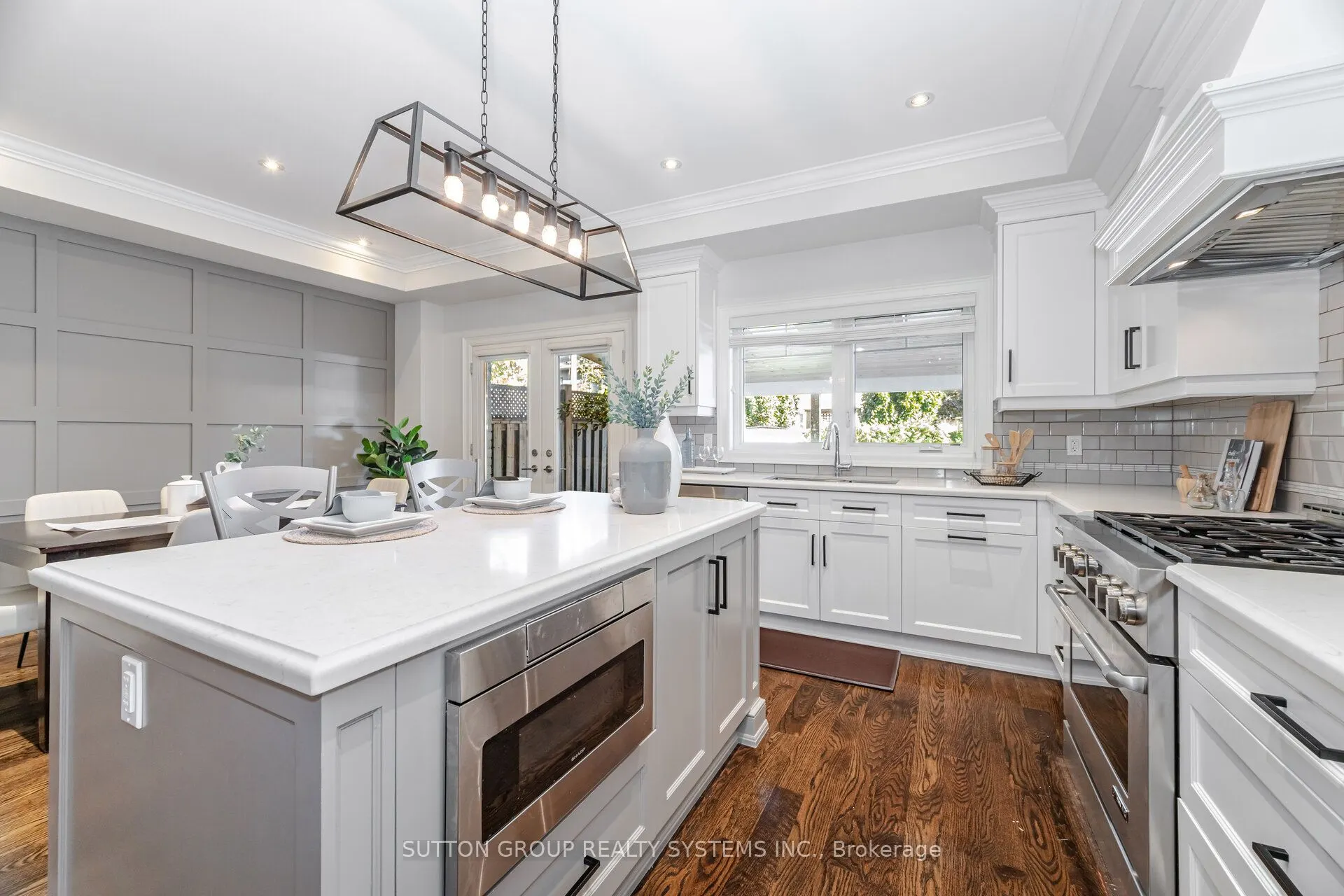 9 Iroquois Avenue