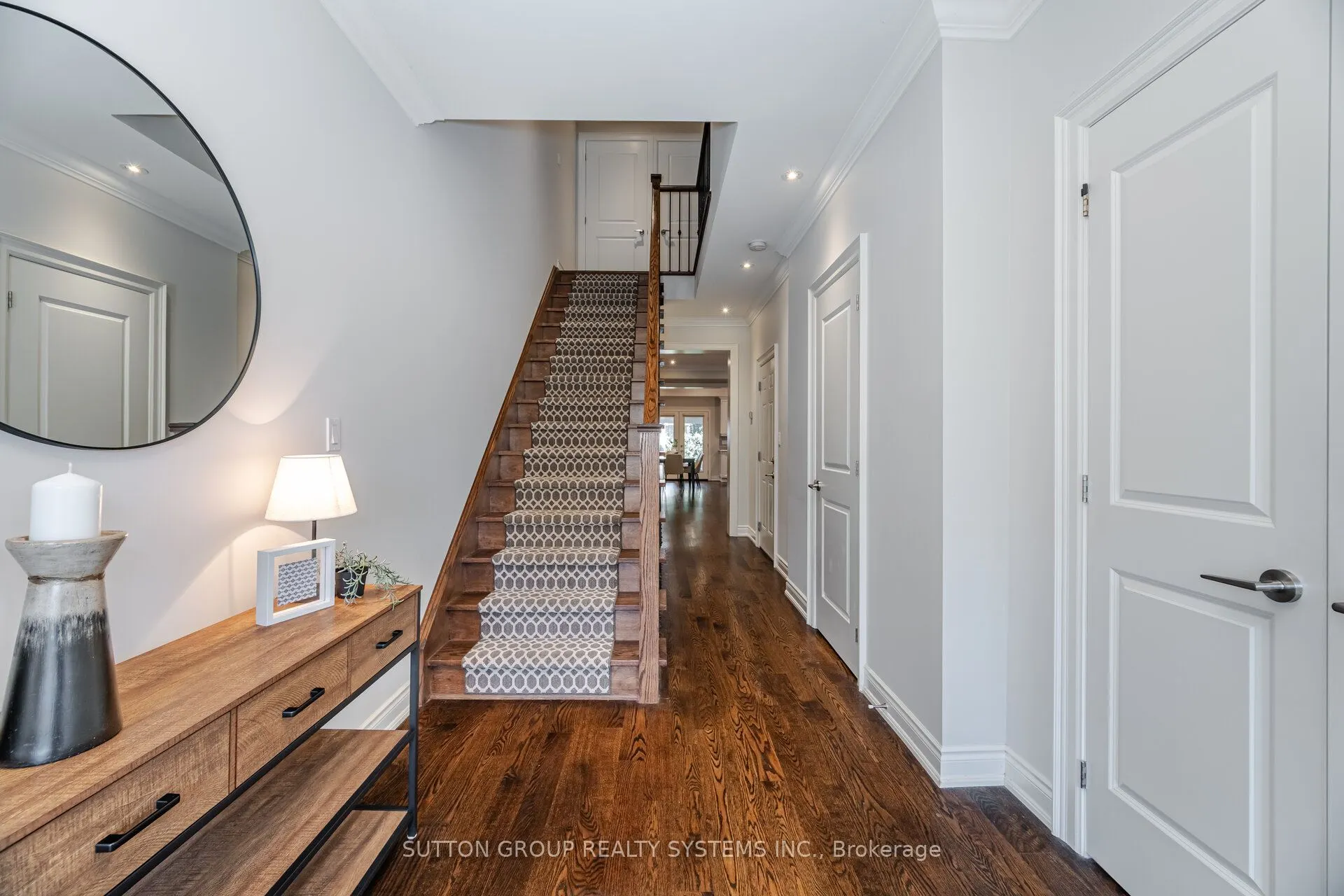 9 Iroquois Avenue
