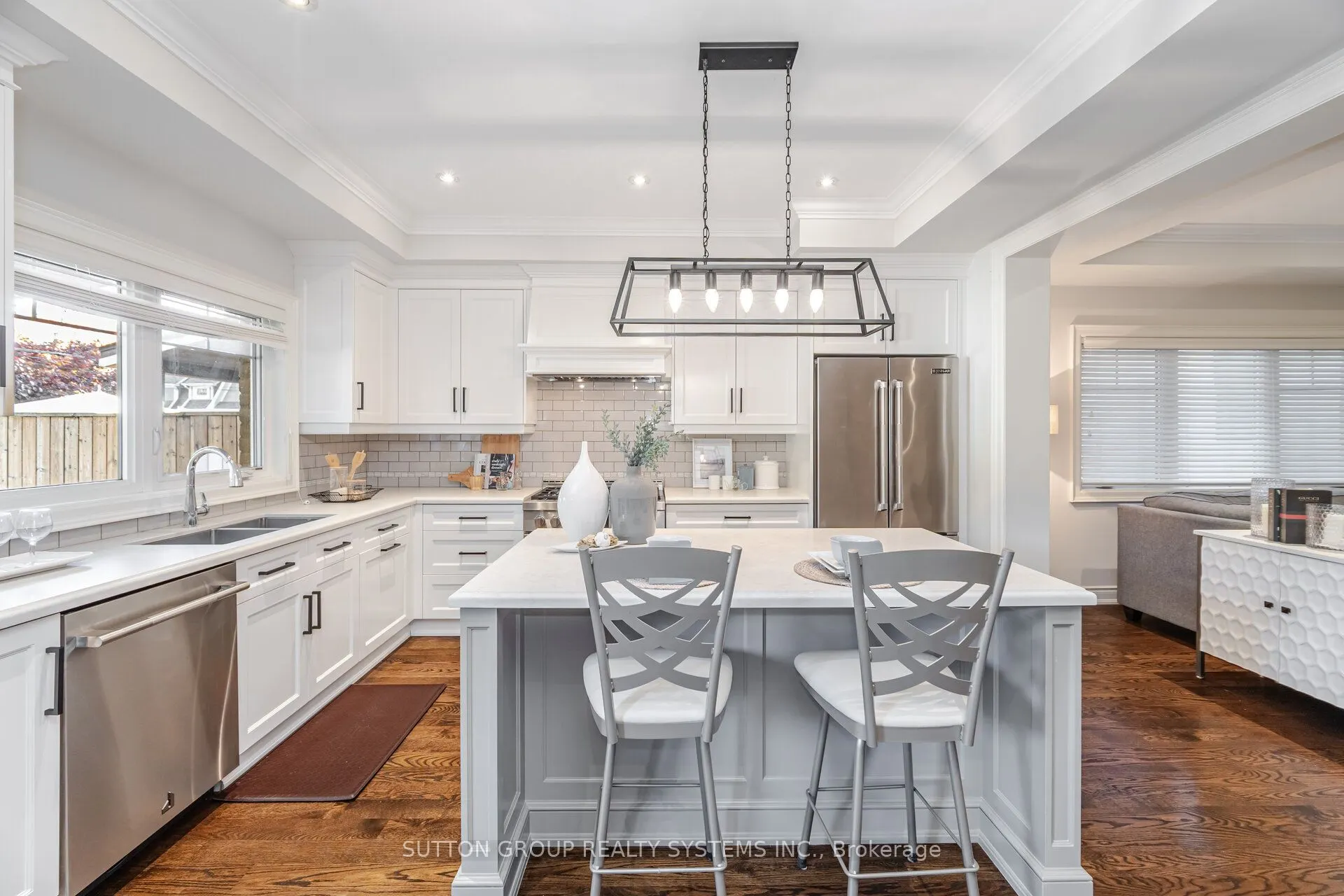 9 Iroquois Avenue