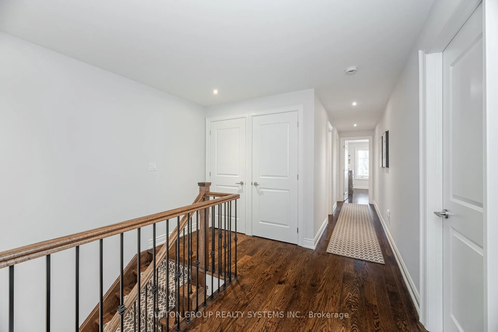 9 Iroquois Avenue