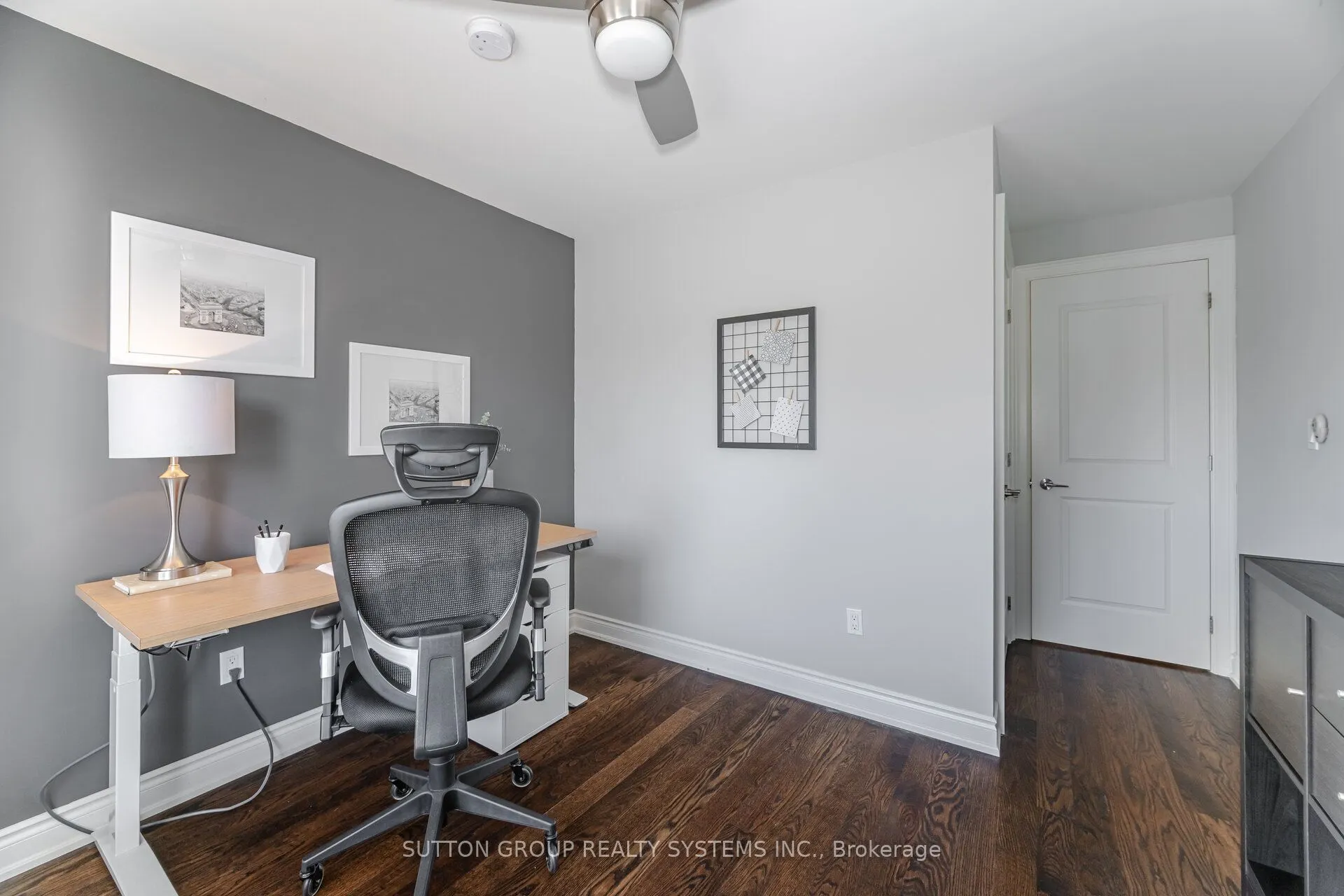 9 Iroquois Avenue