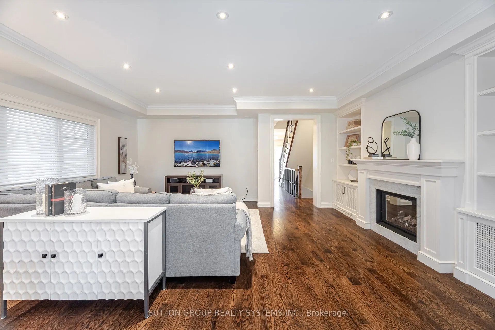 9 Iroquois Avenue