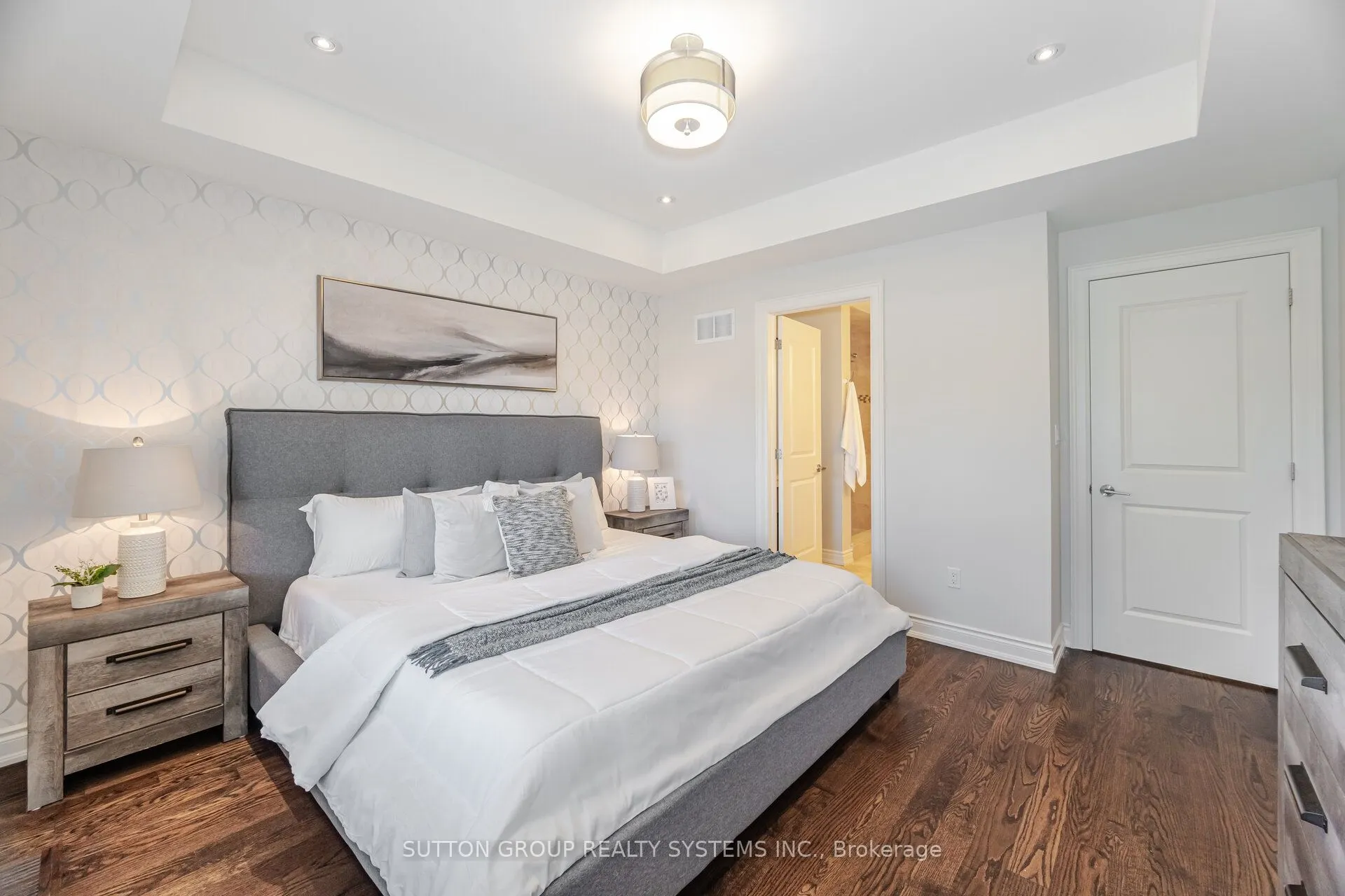 9 Iroquois Avenue