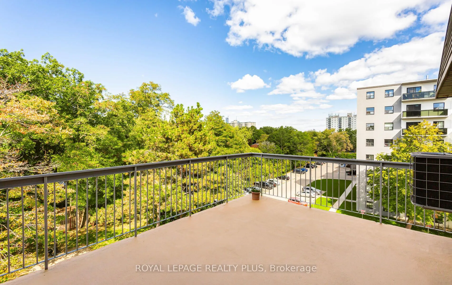 3025 The Credit Woodlands, #301
