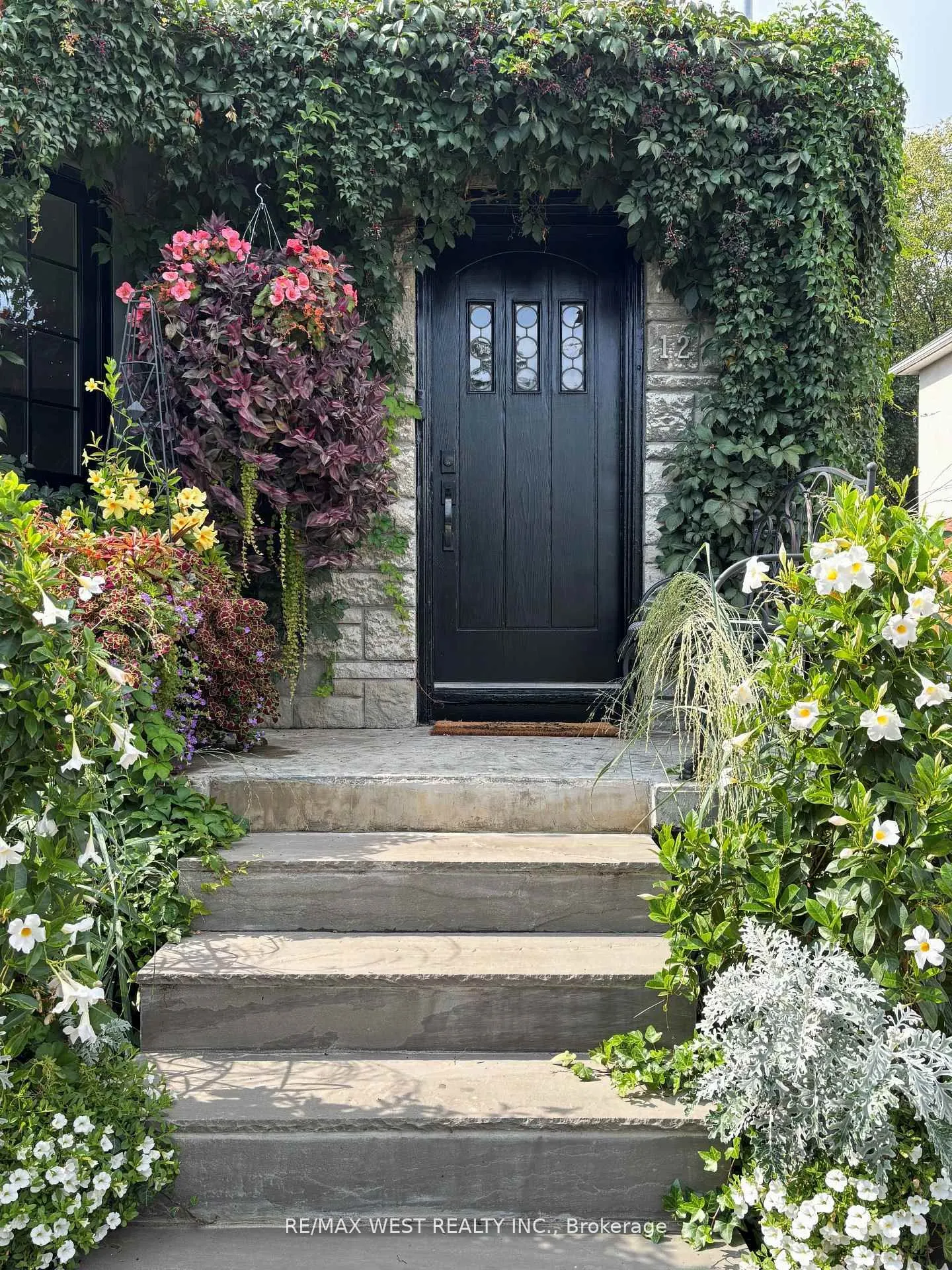 12 Brentwood Road S
