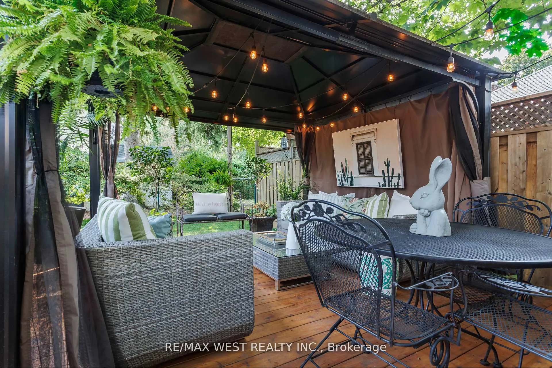 12 Brentwood Road S