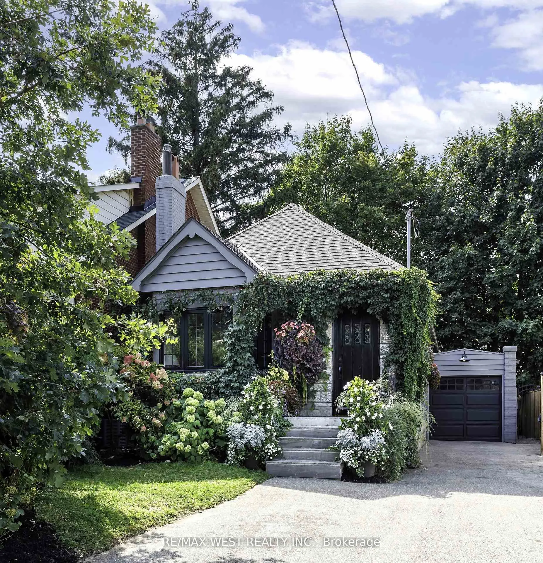 12 Brentwood Road S