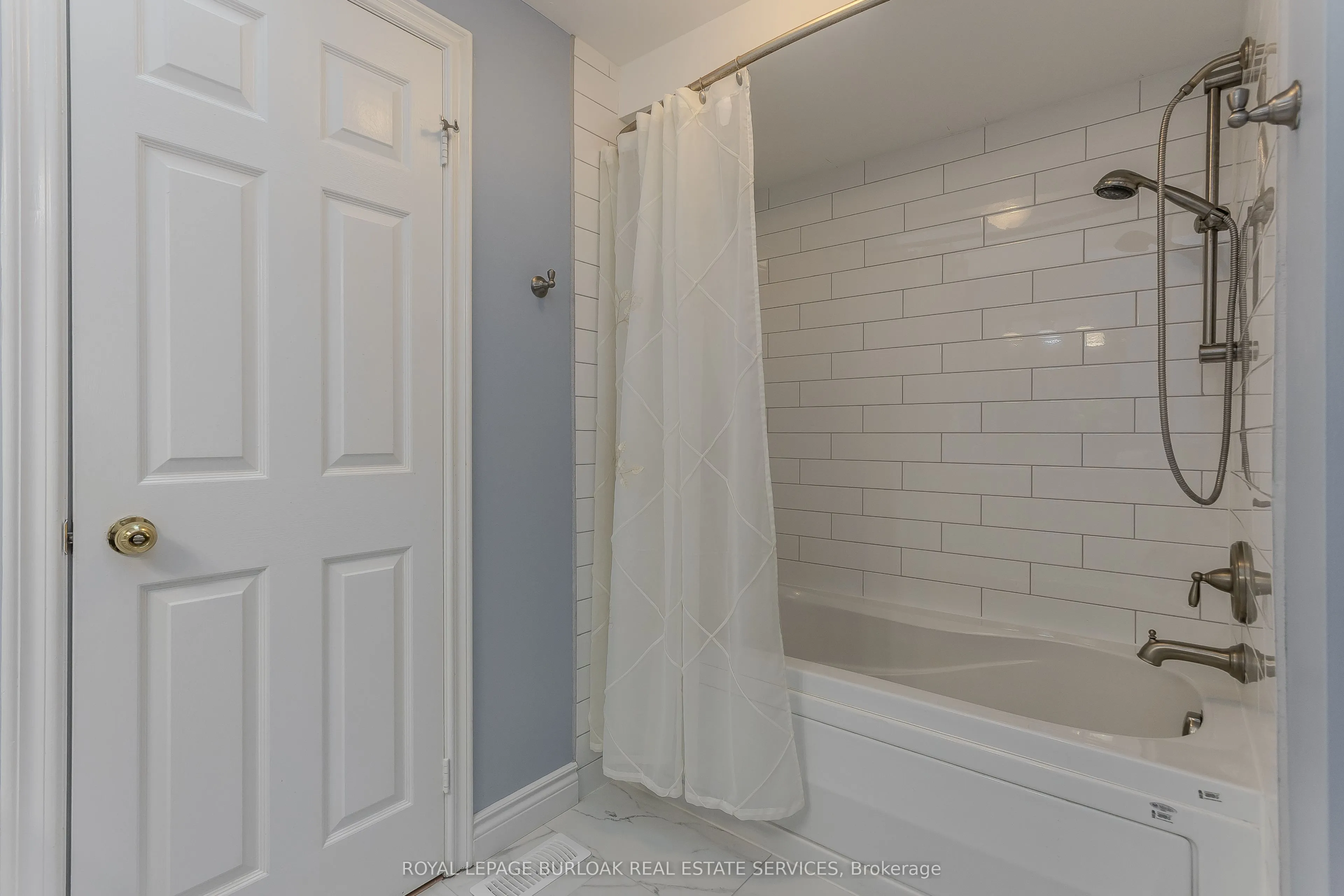 2390 Woodward Avenue, #5