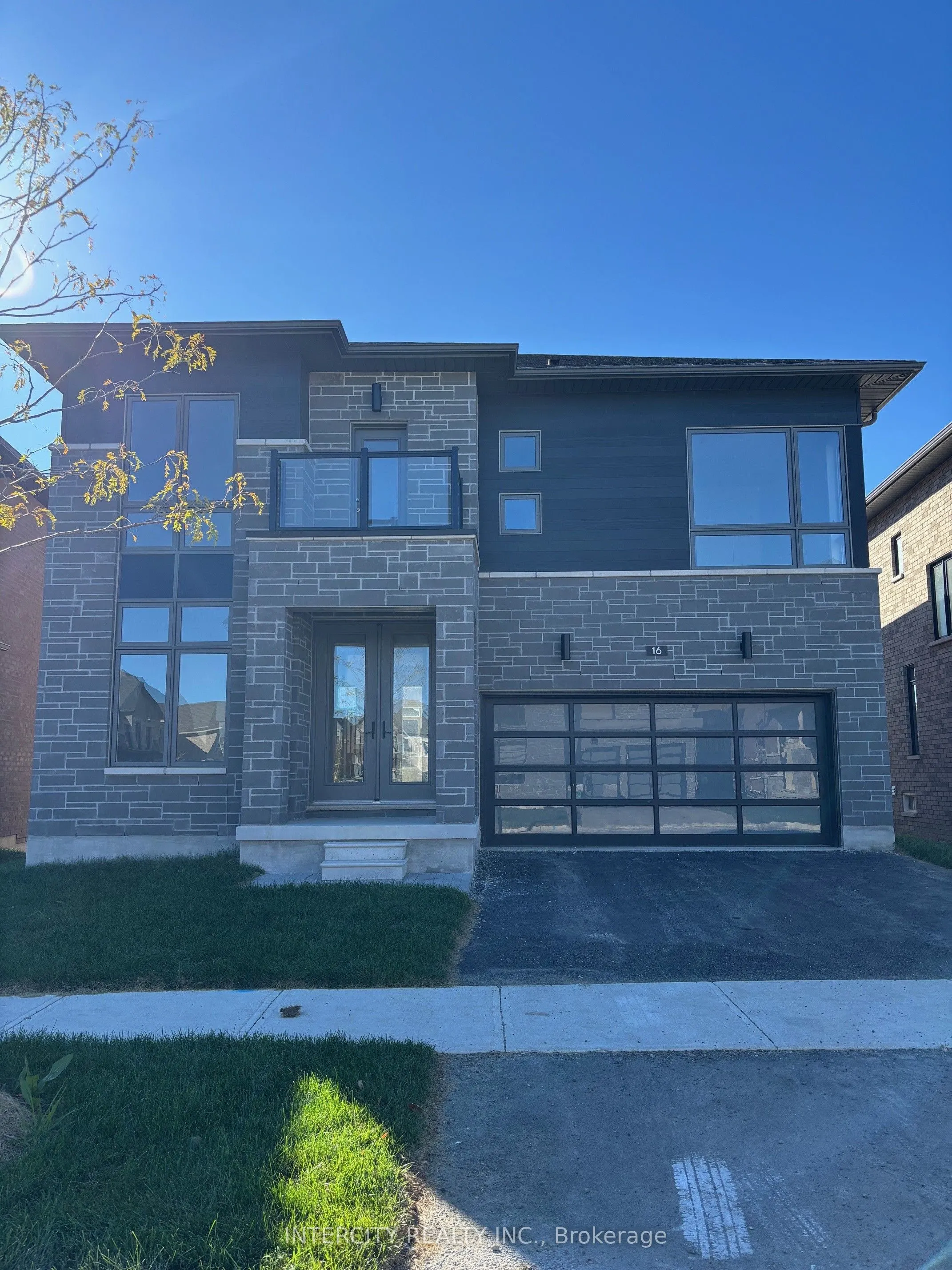 16 Keyworth Crescent