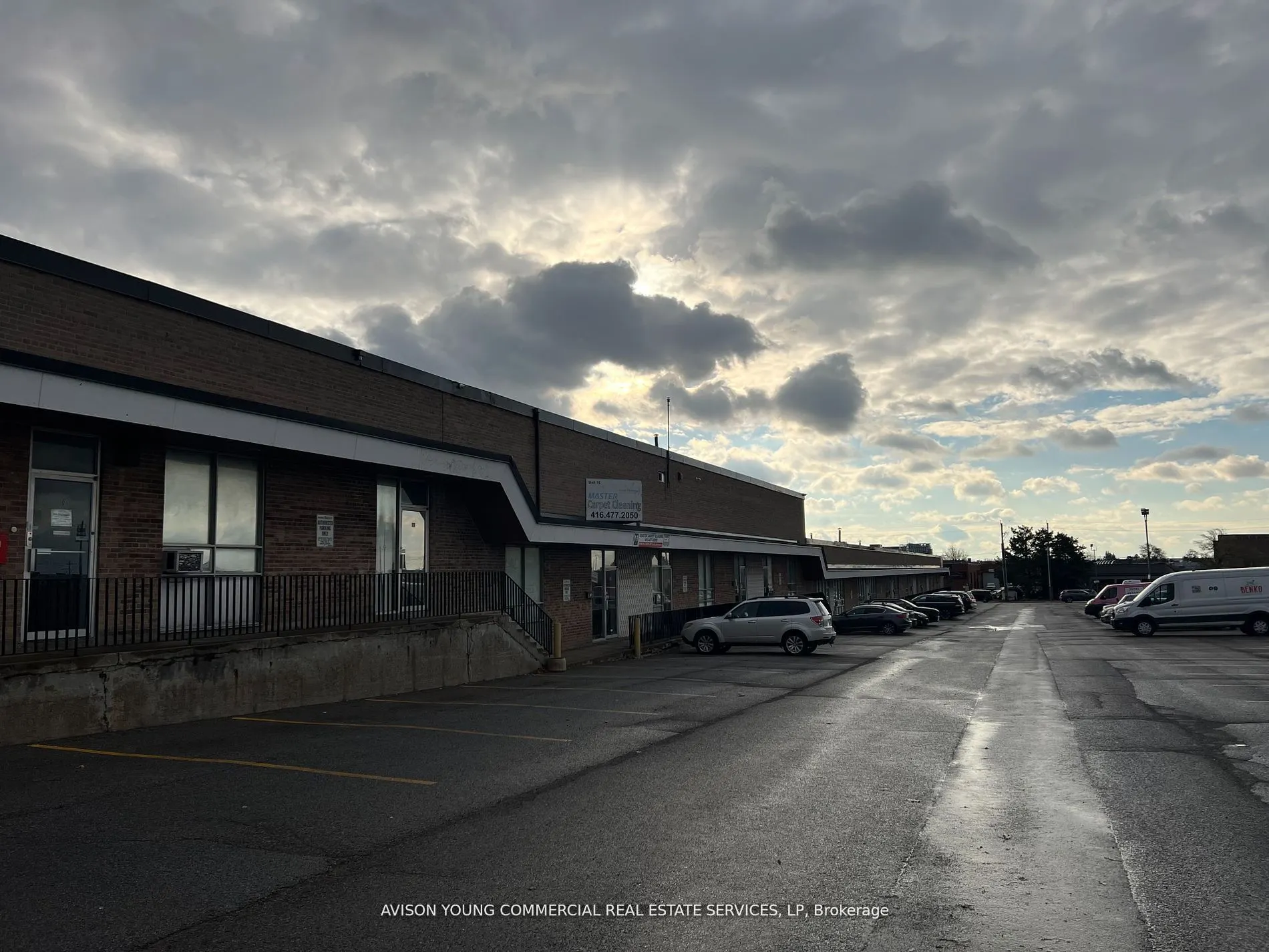 1111 Finch Avenue W, #4