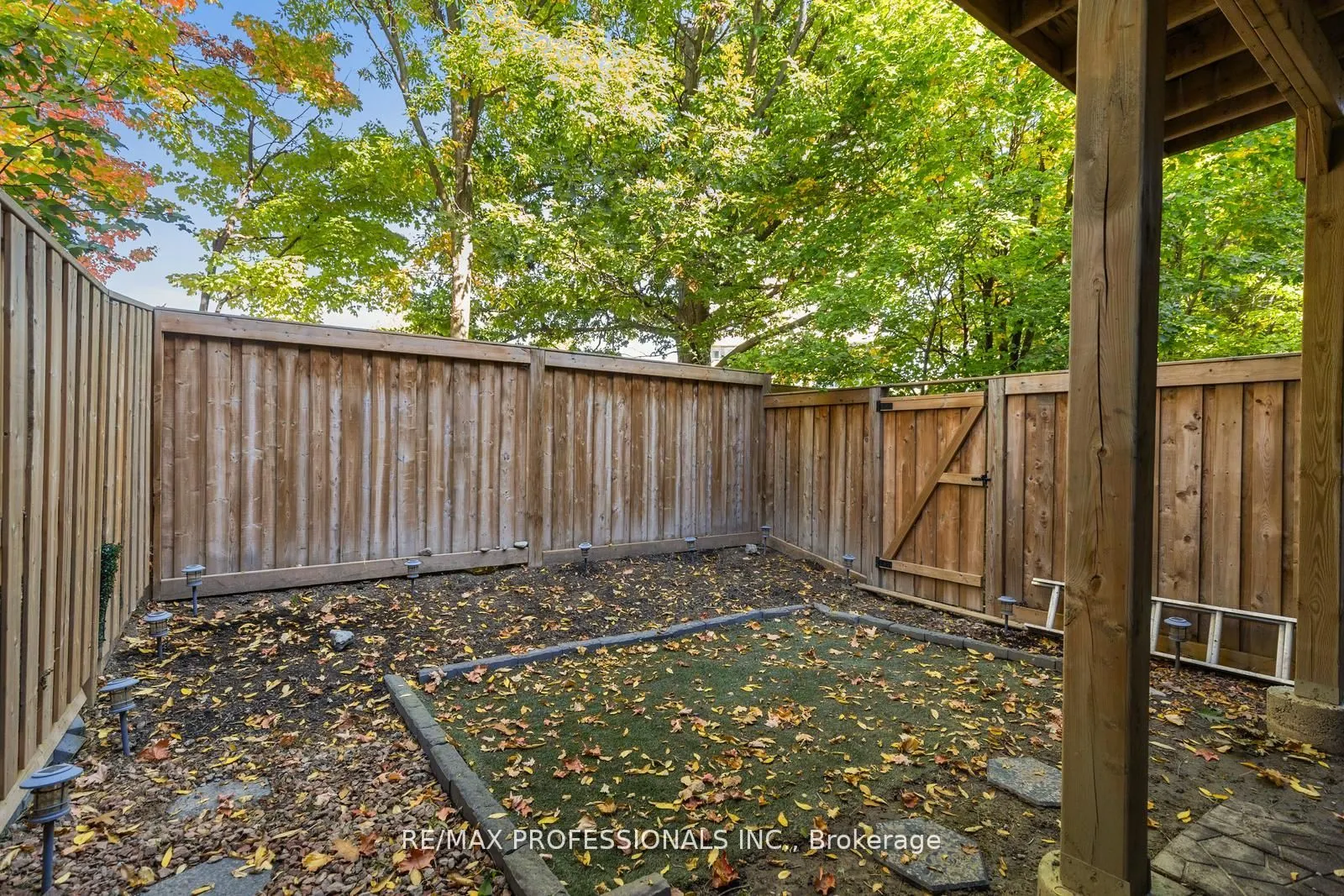 16 Dryden Way