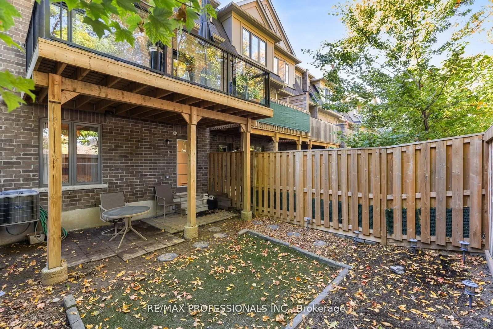 16 Dryden Way