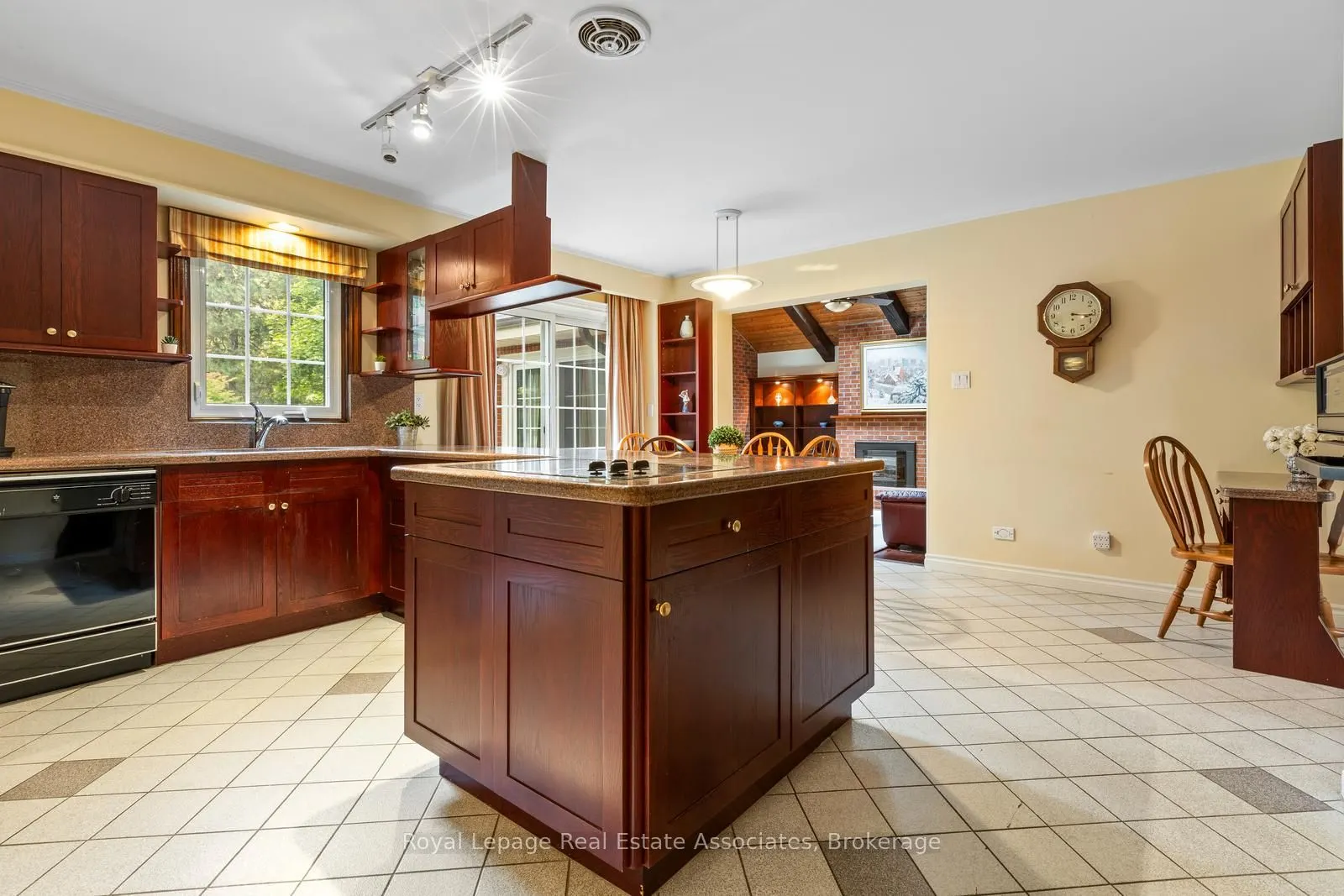 2235 Bennington Gate