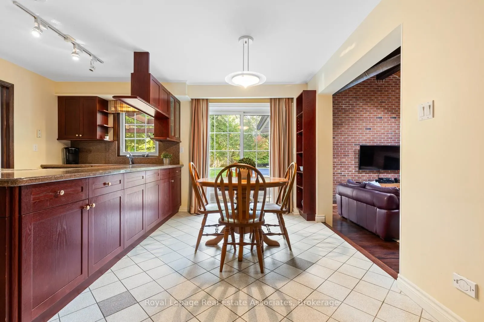 2235 Bennington Gate