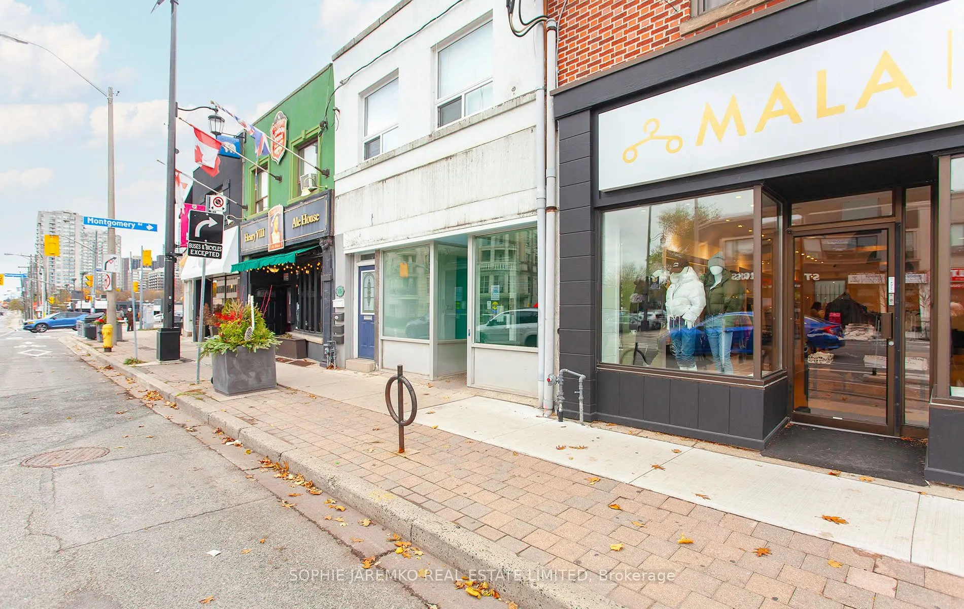 3076 Bloor Street W