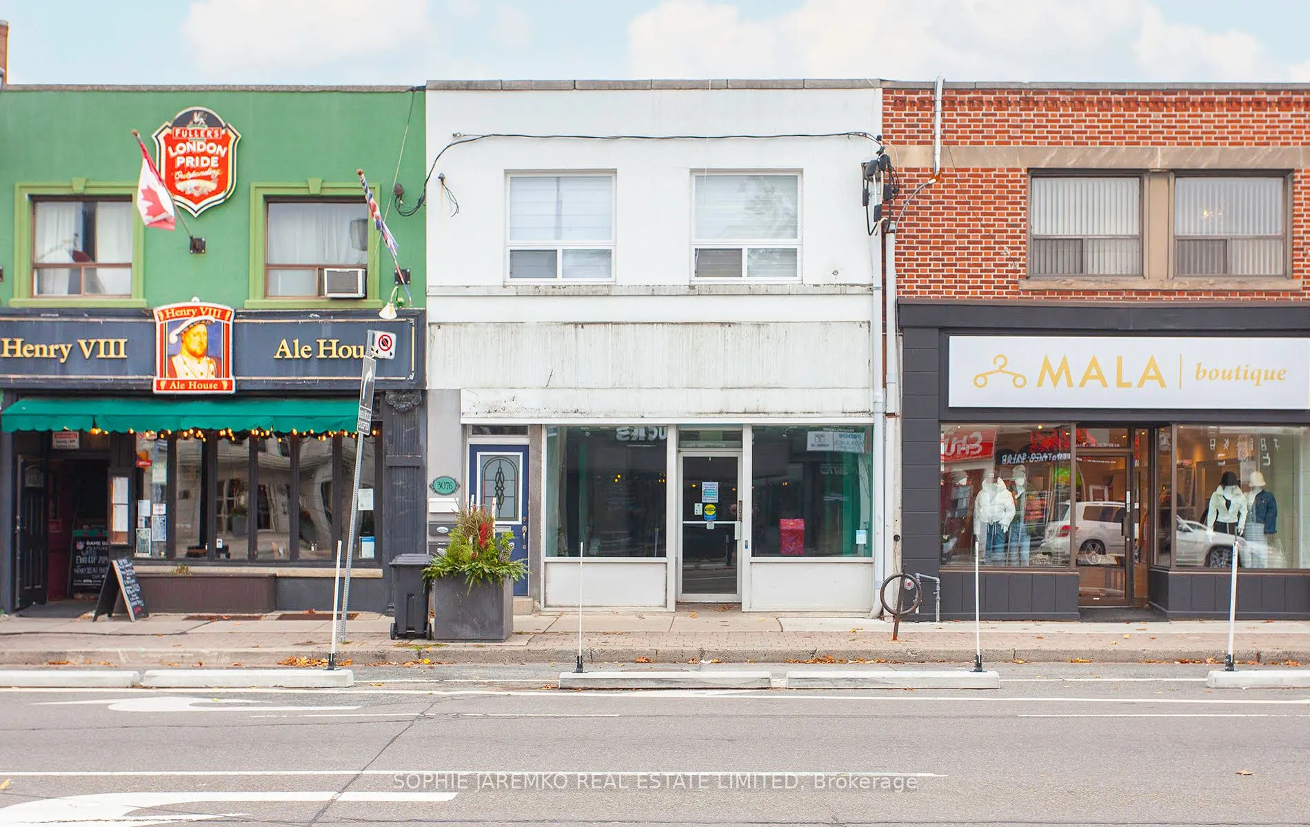 3076 Bloor Street W