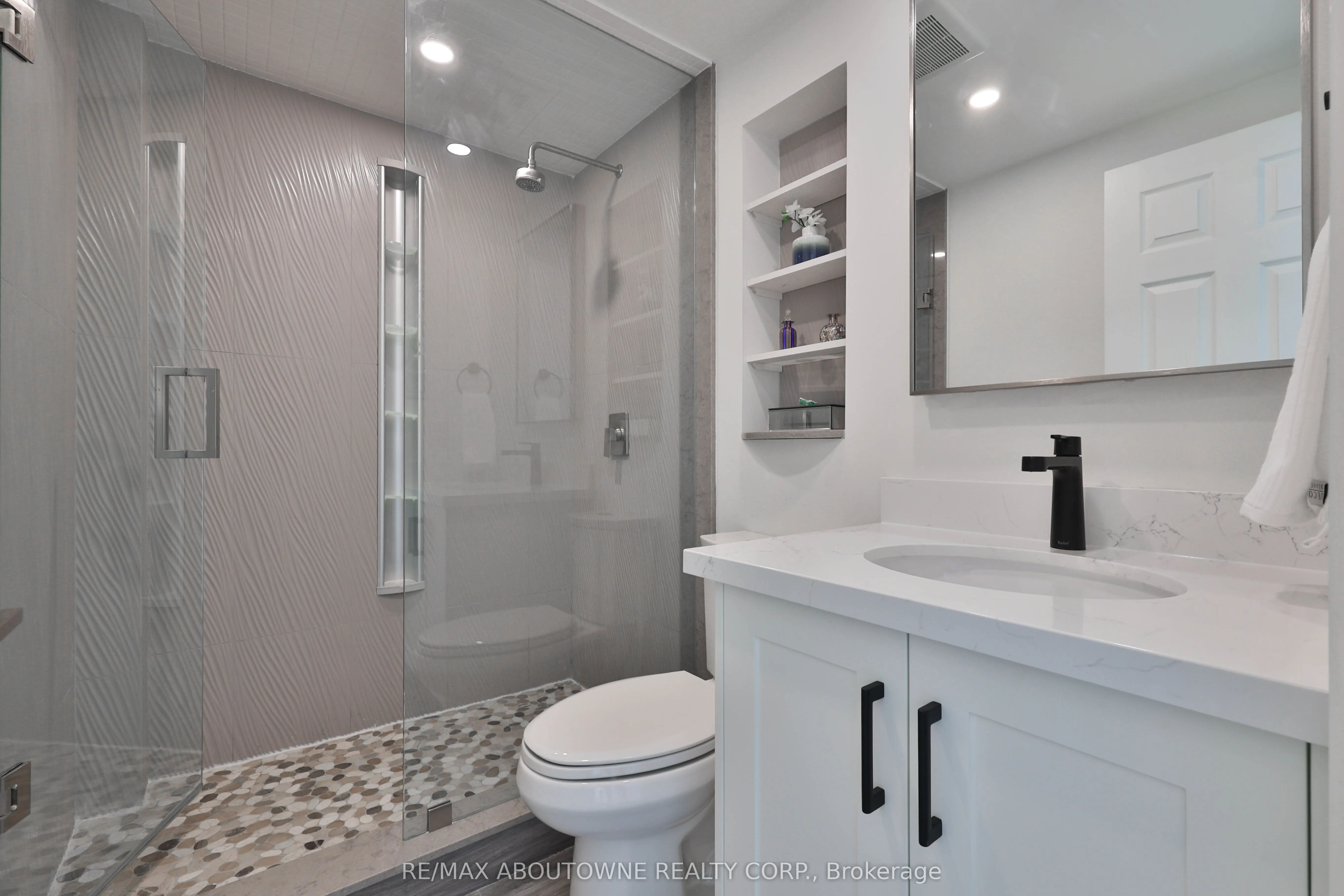 415 Locust Street, #1103