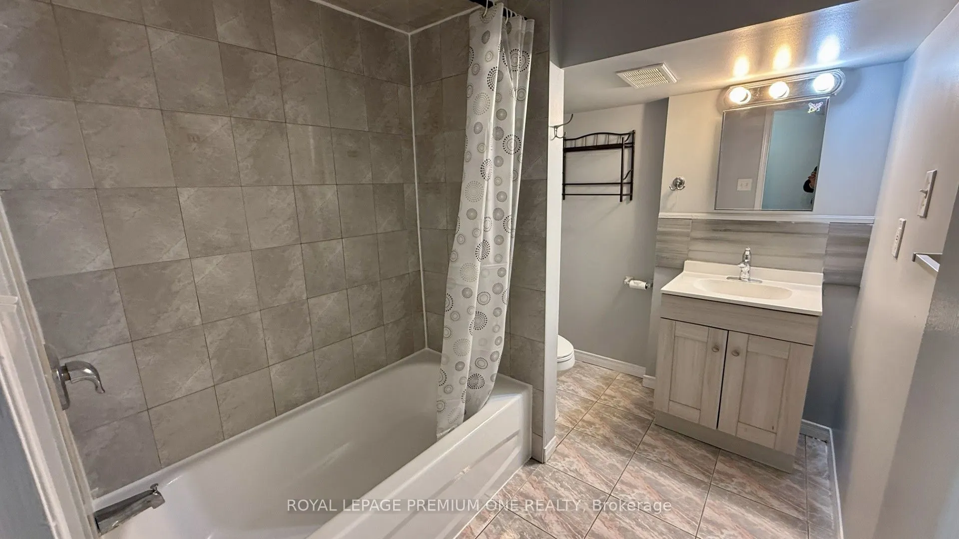 4436 Grassland Crescent, #Lower