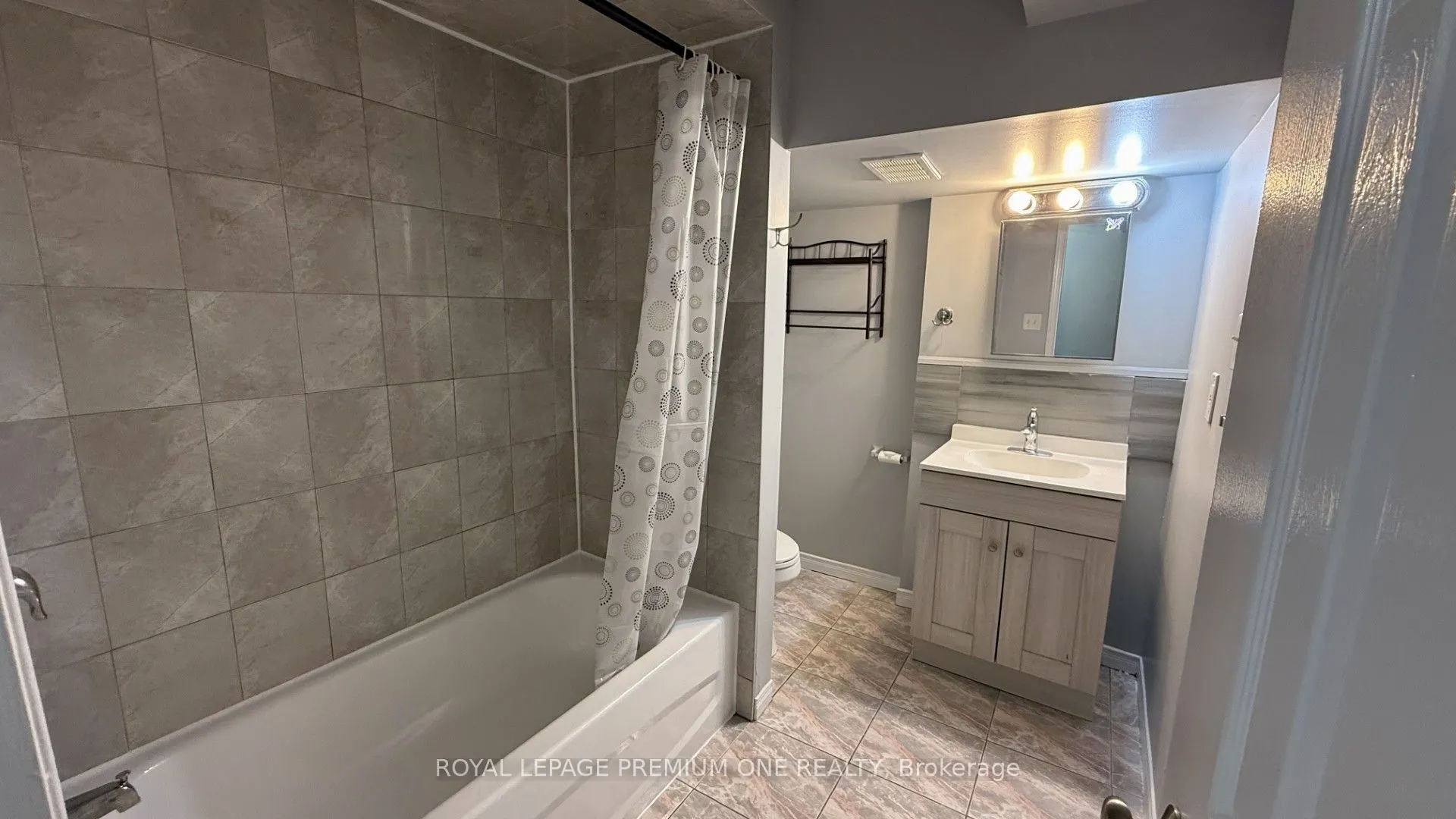 4436 Grassland Crescent, #Lower