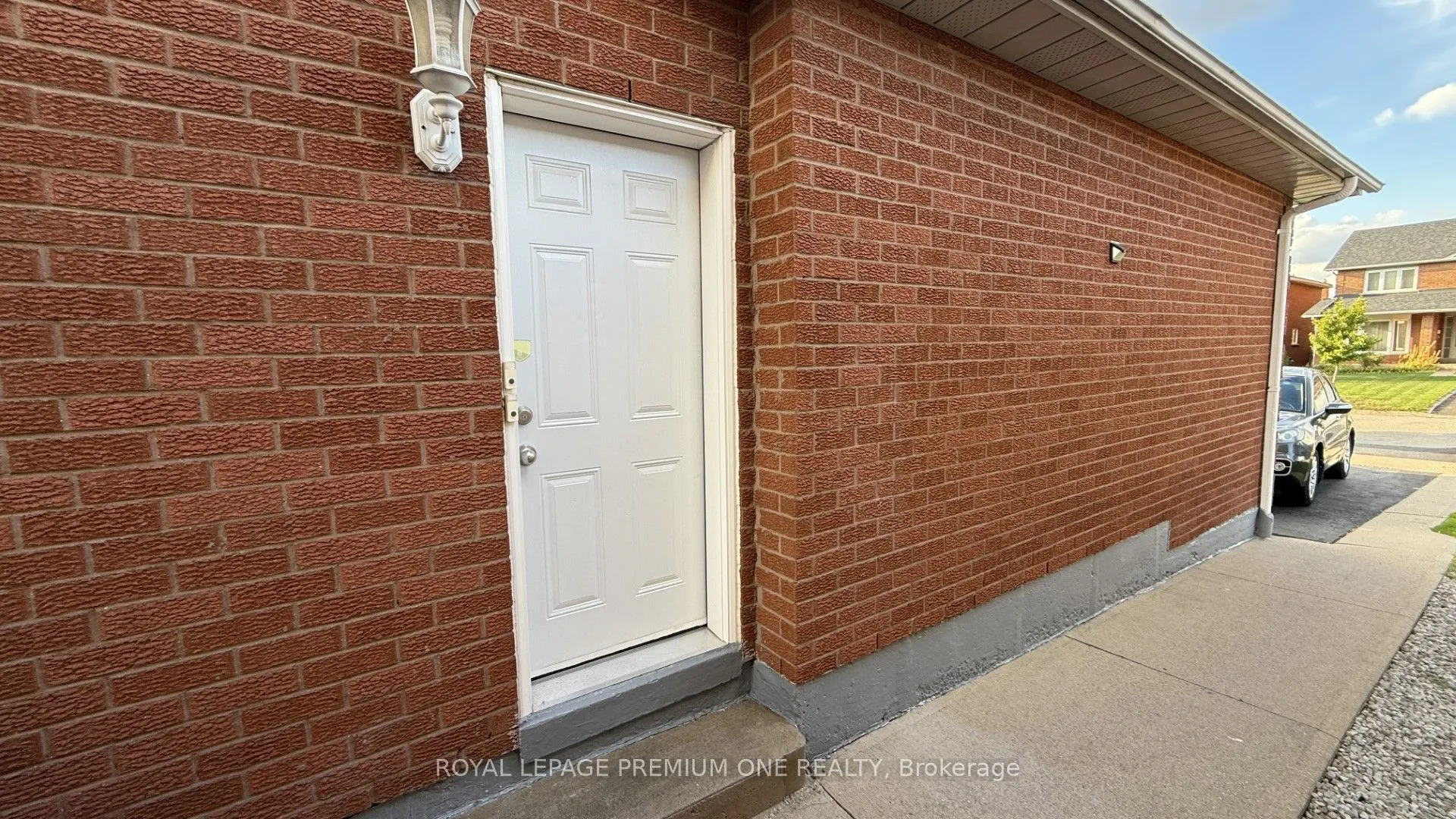 4436 Grassland Crescent, #Lower