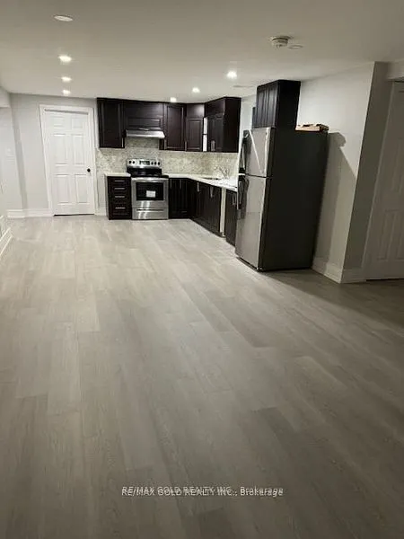 2 Tweedsmuir Court