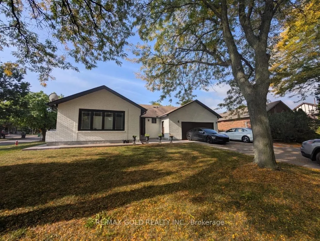 2 Tweedsmuir Court