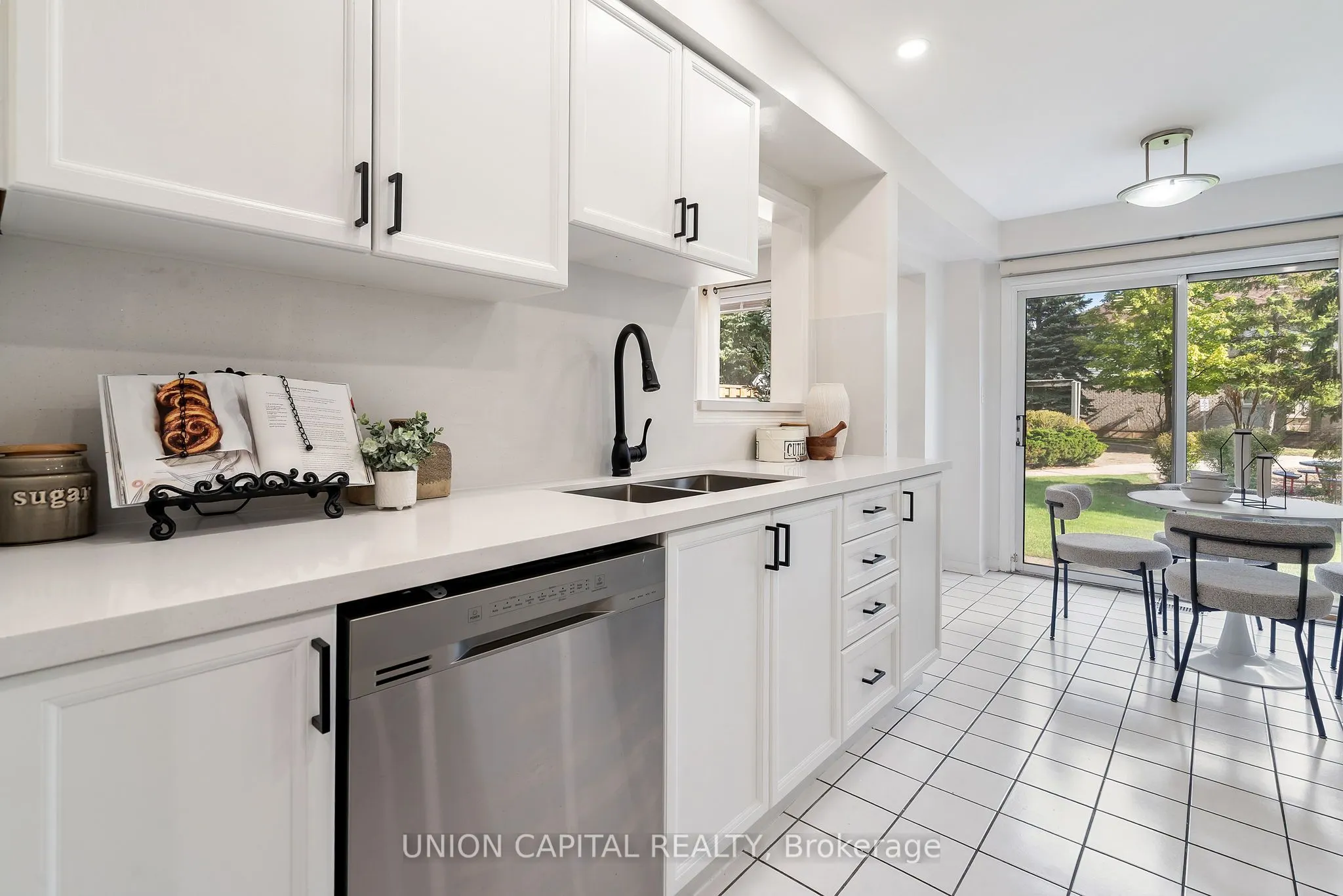 2555 Thomas Street, #106
