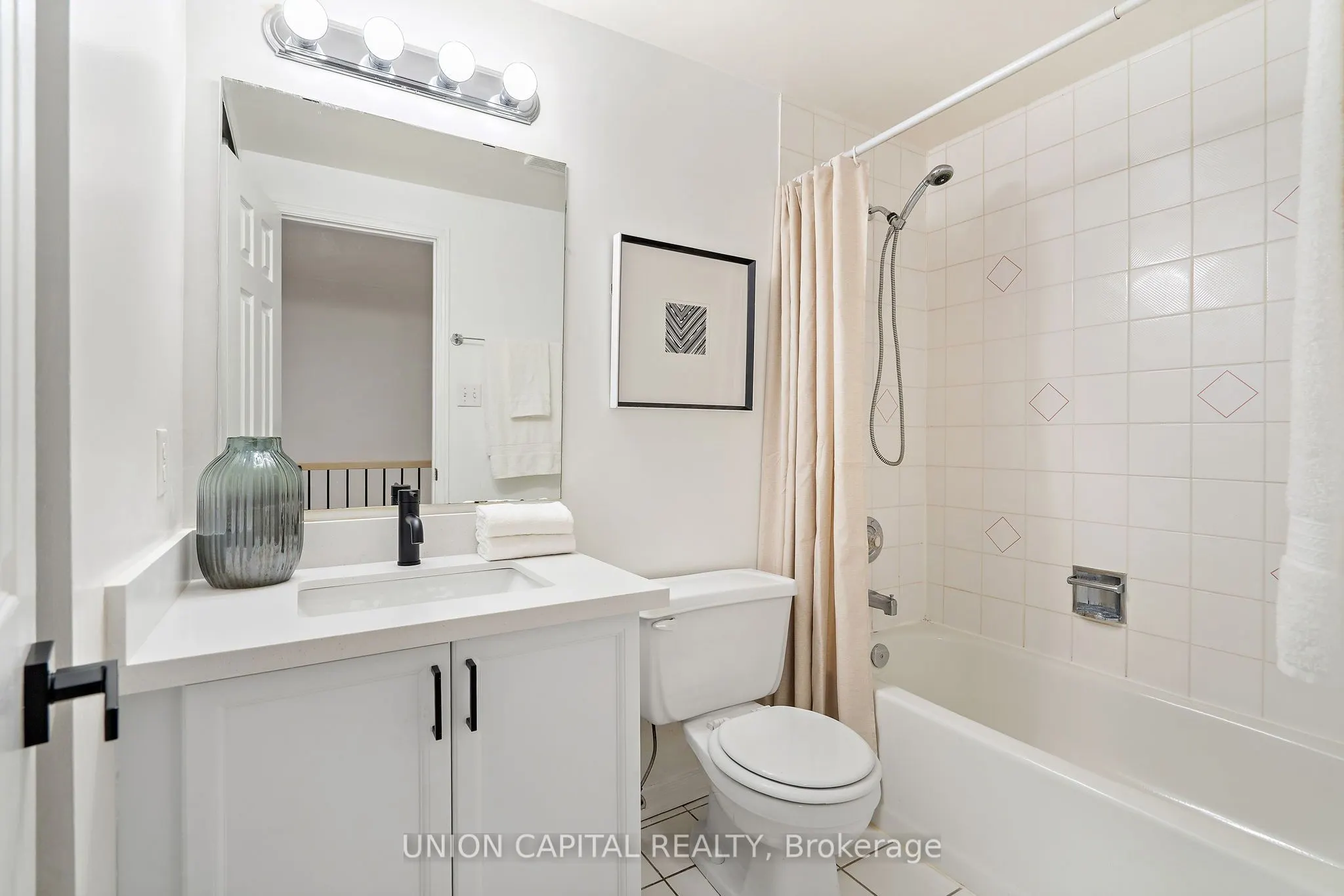 2555 Thomas Street, #106