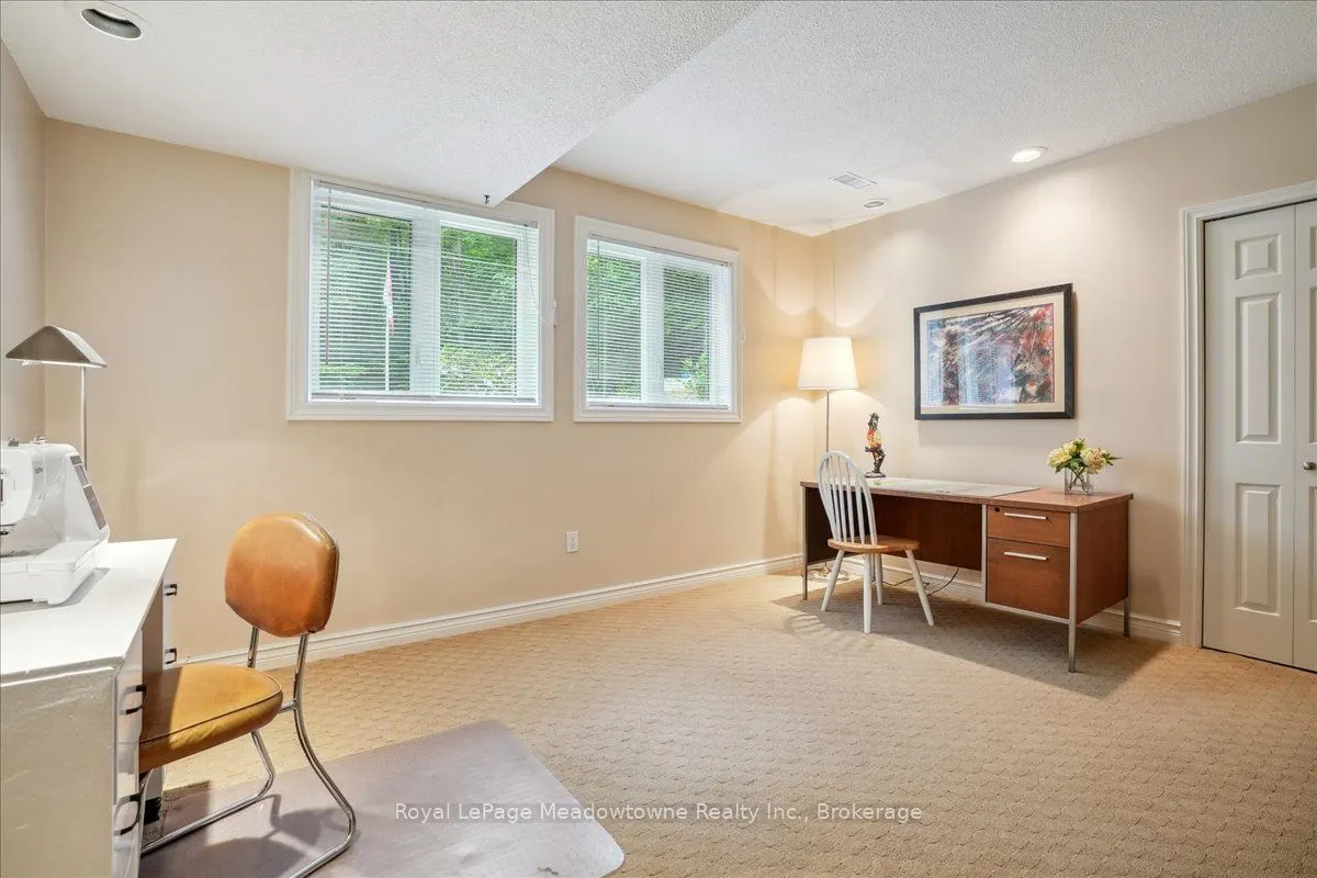 5590 STEELES Avenue W