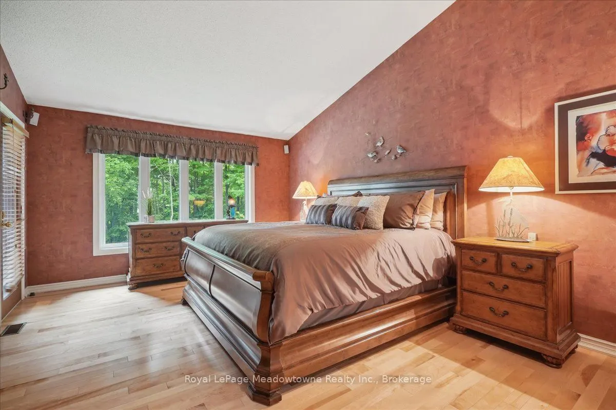 5590 STEELES Avenue W