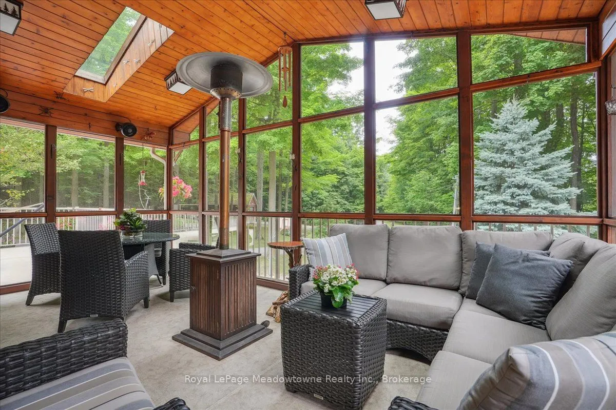 5590 STEELES Avenue W