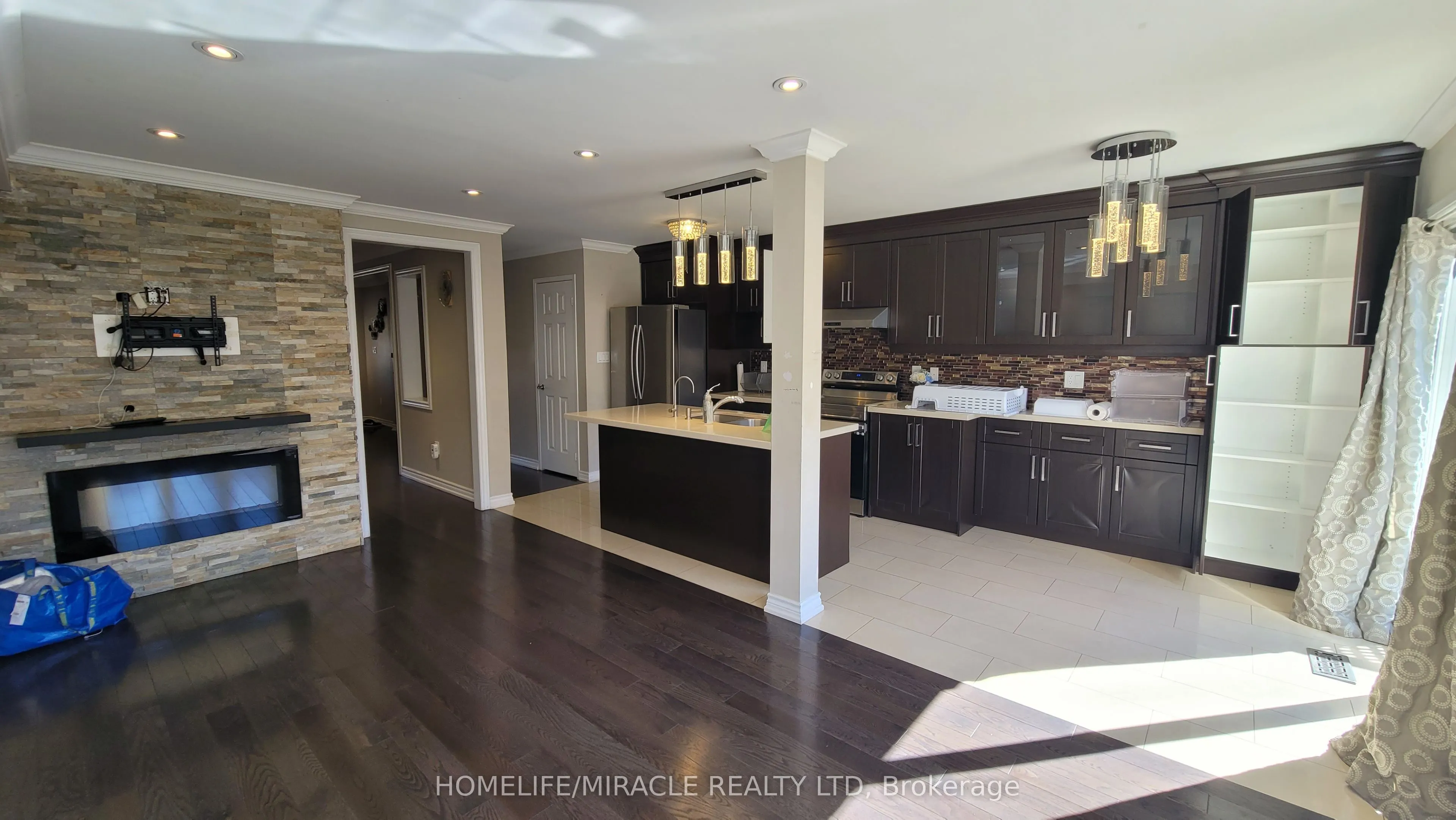 5794 Gant Crescent, #Upper Home