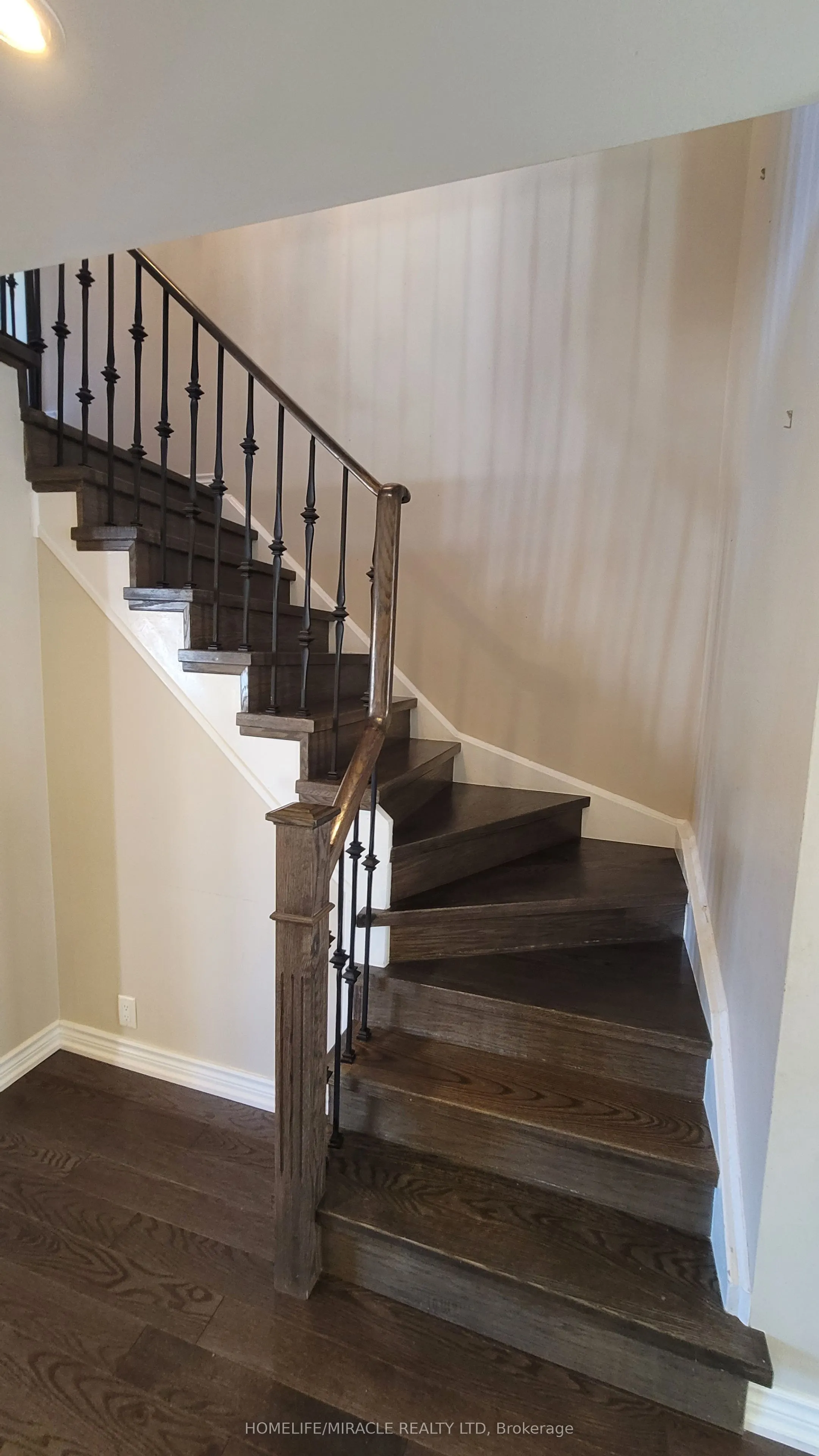 5794 Gant Crescent, #Upper Home