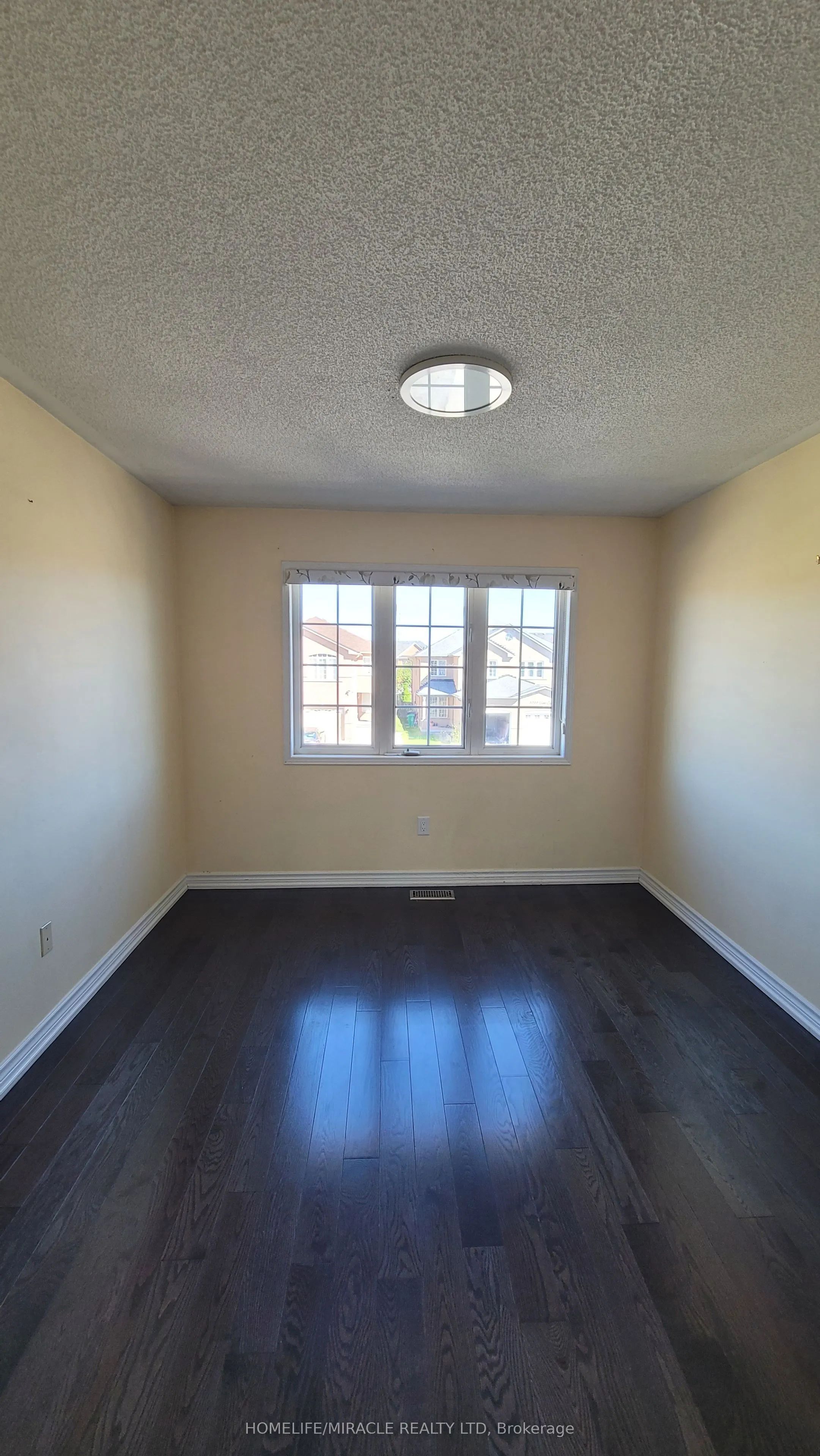 5794 Gant Crescent, #Upper Home