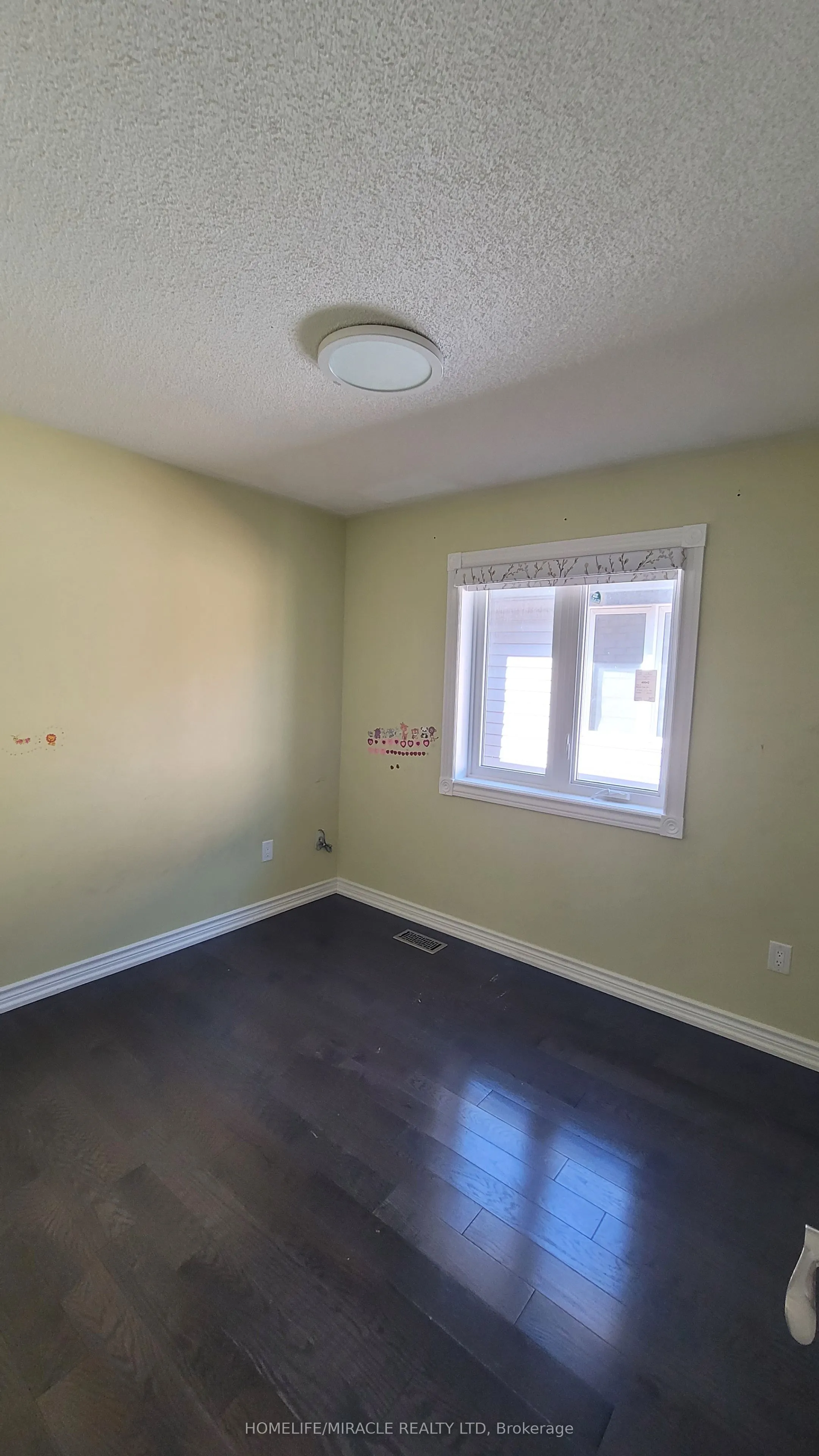 5794 Gant Crescent, #Upper Home