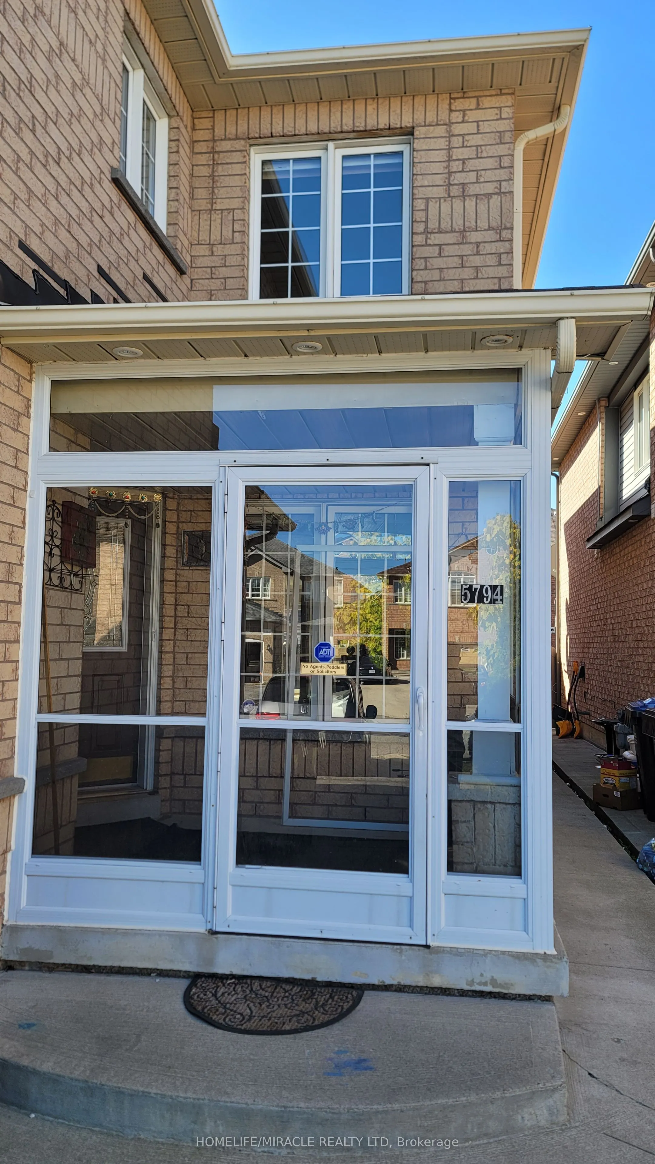 5794 Gant Crescent, #Upper Home