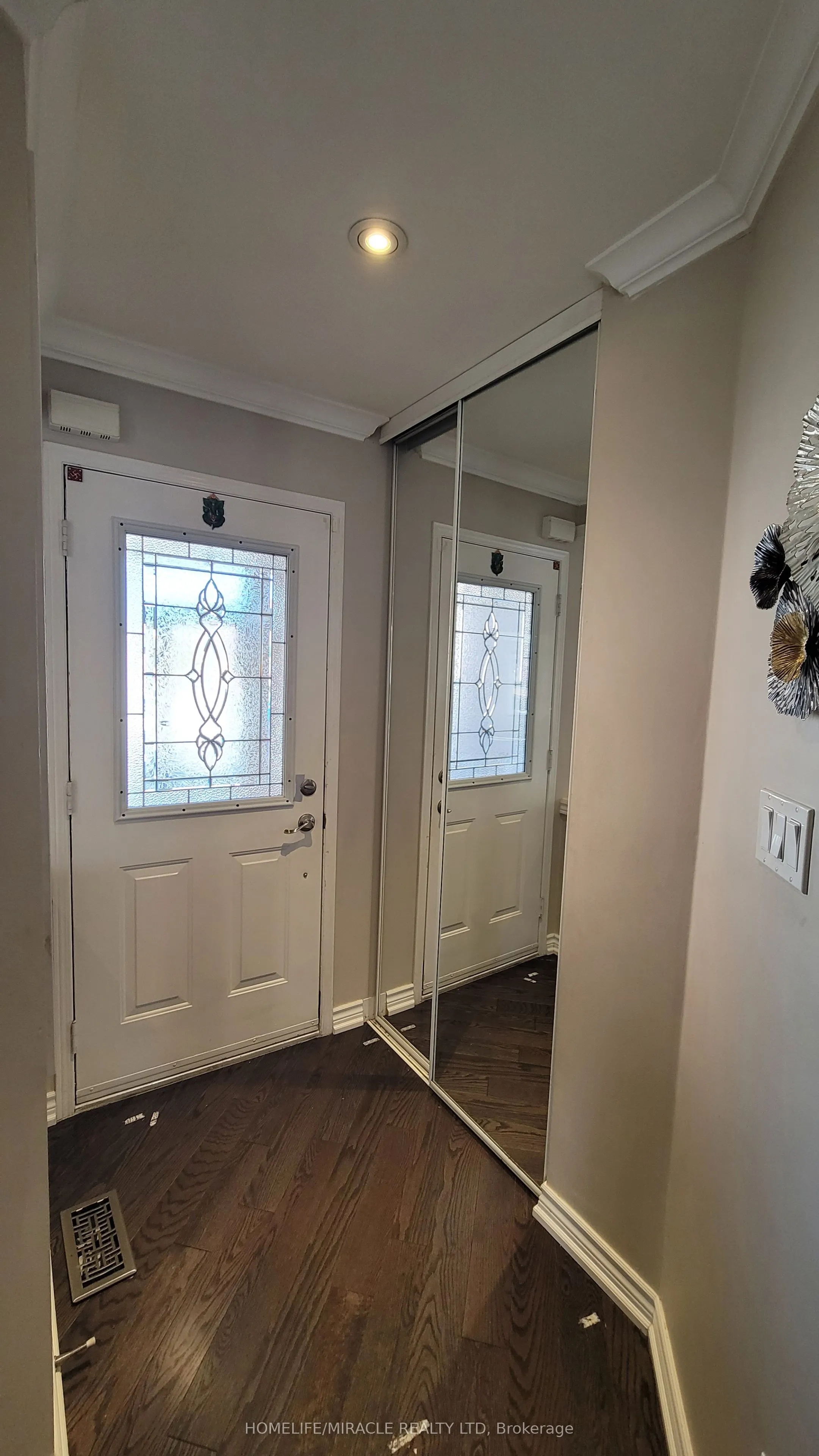 5794 Gant Crescent, #Upper Home