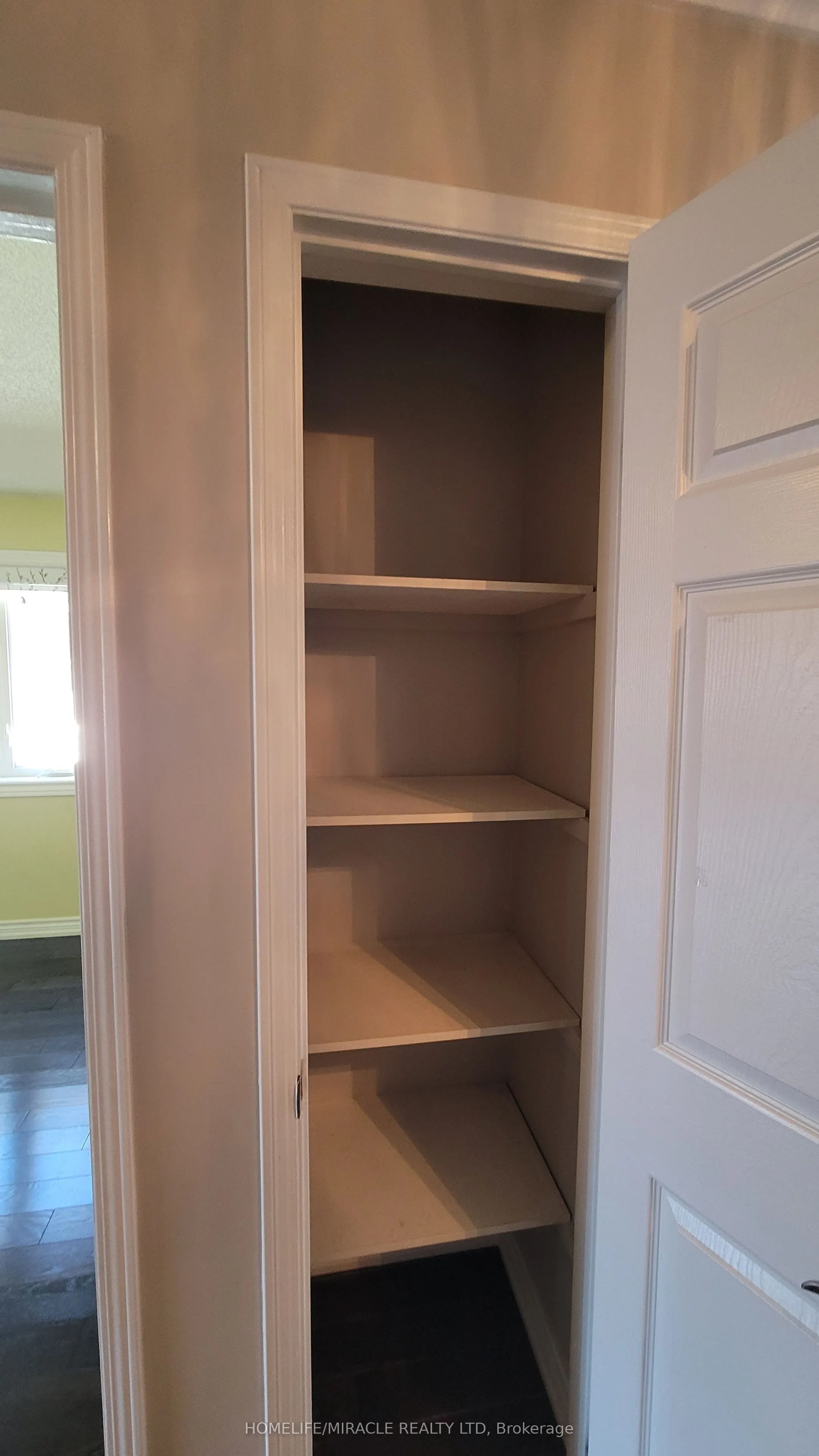 5794 Gant Crescent, #Upper Home