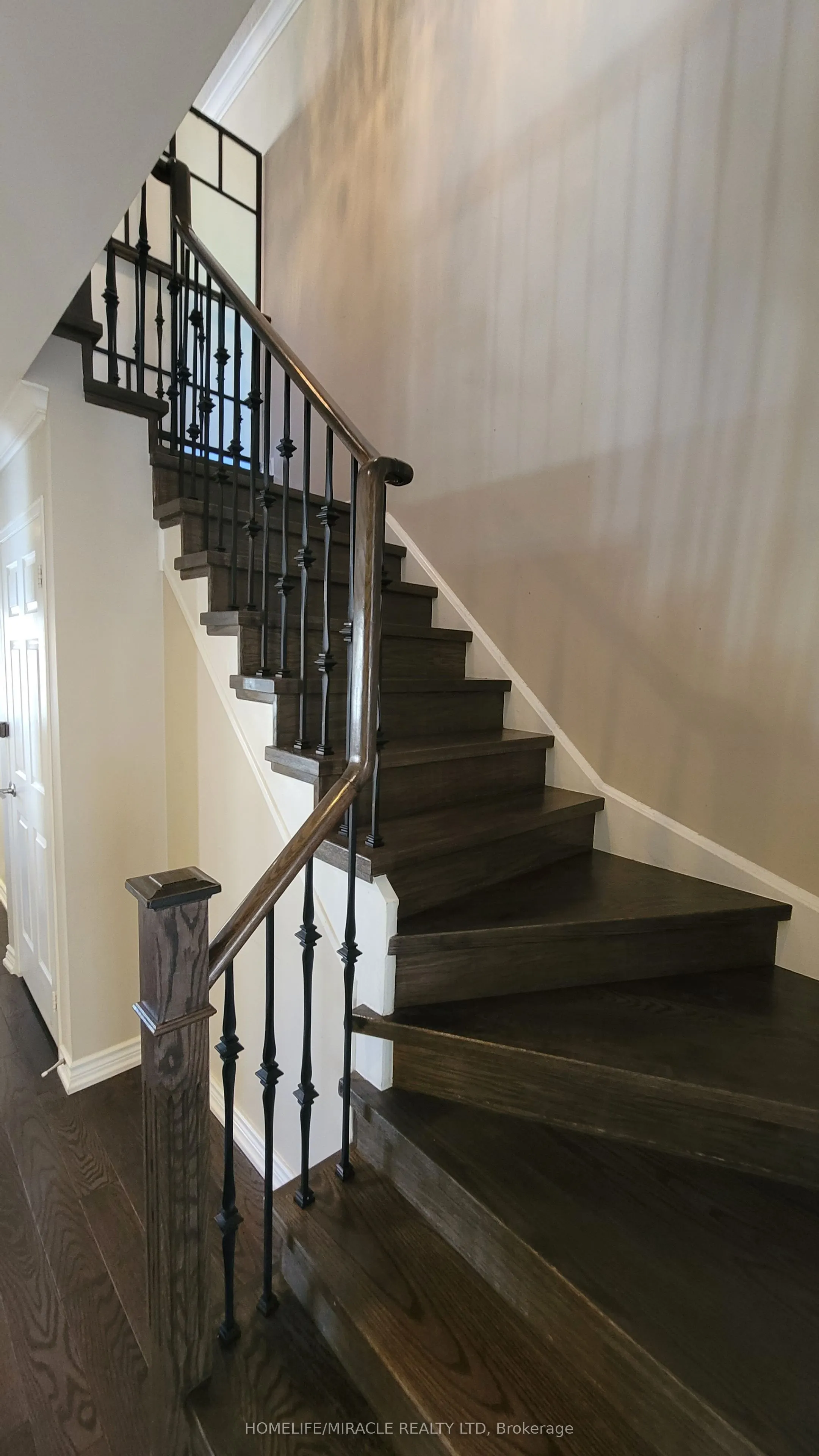 5794 Gant Crescent, #Upper Home