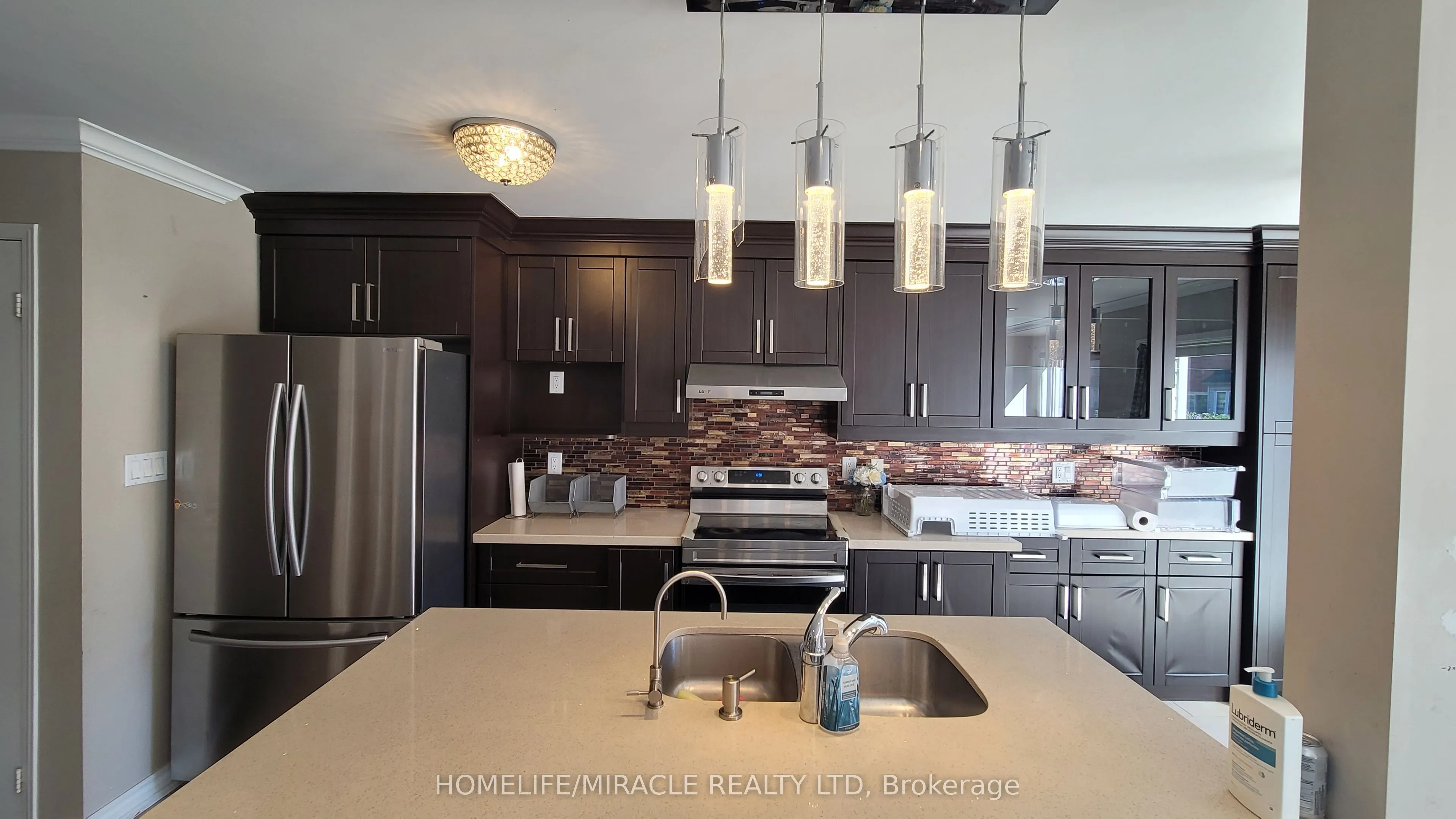 5794 Gant Crescent, #Upper Home