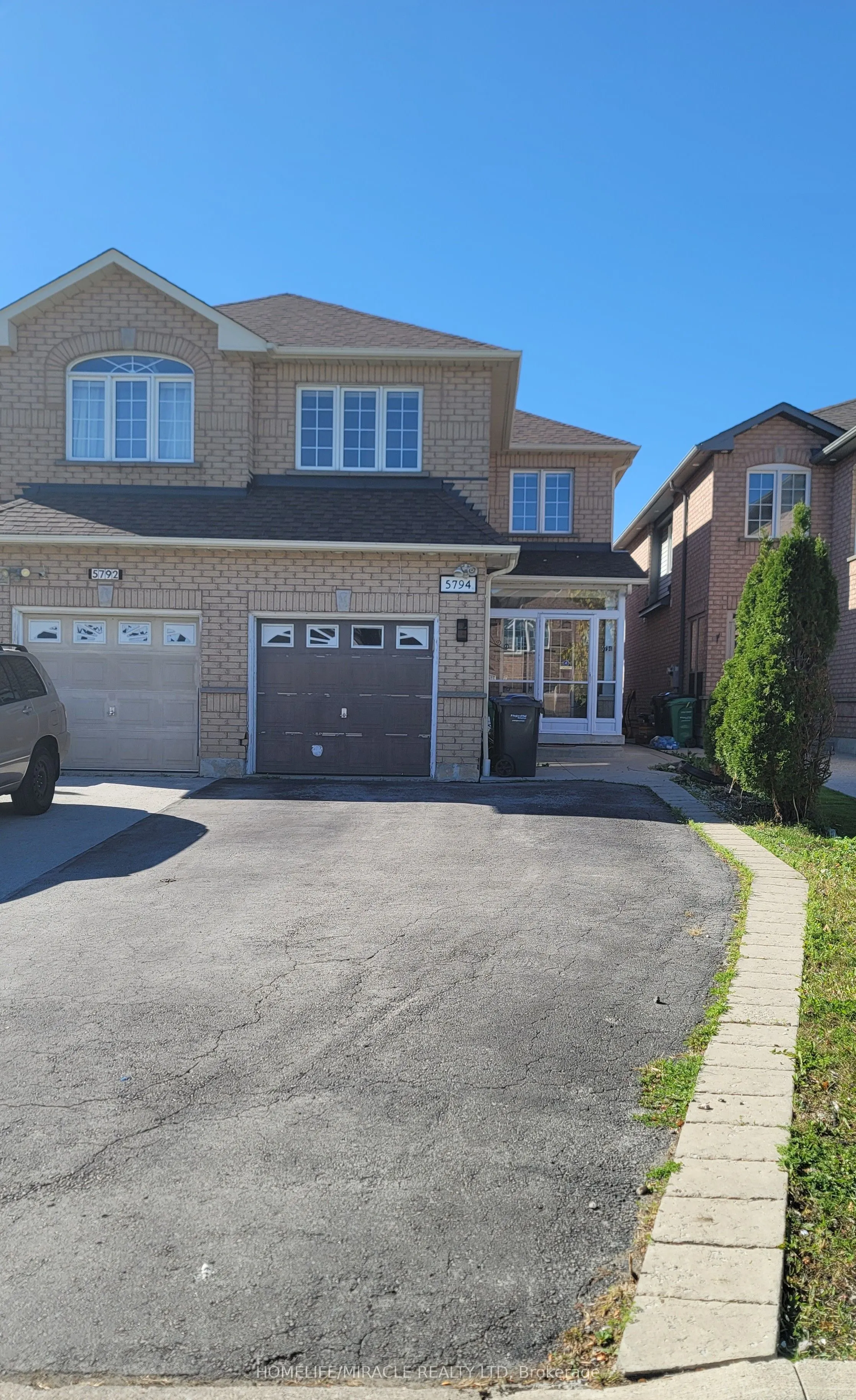 5794 Gant Crescent, #Upper Home