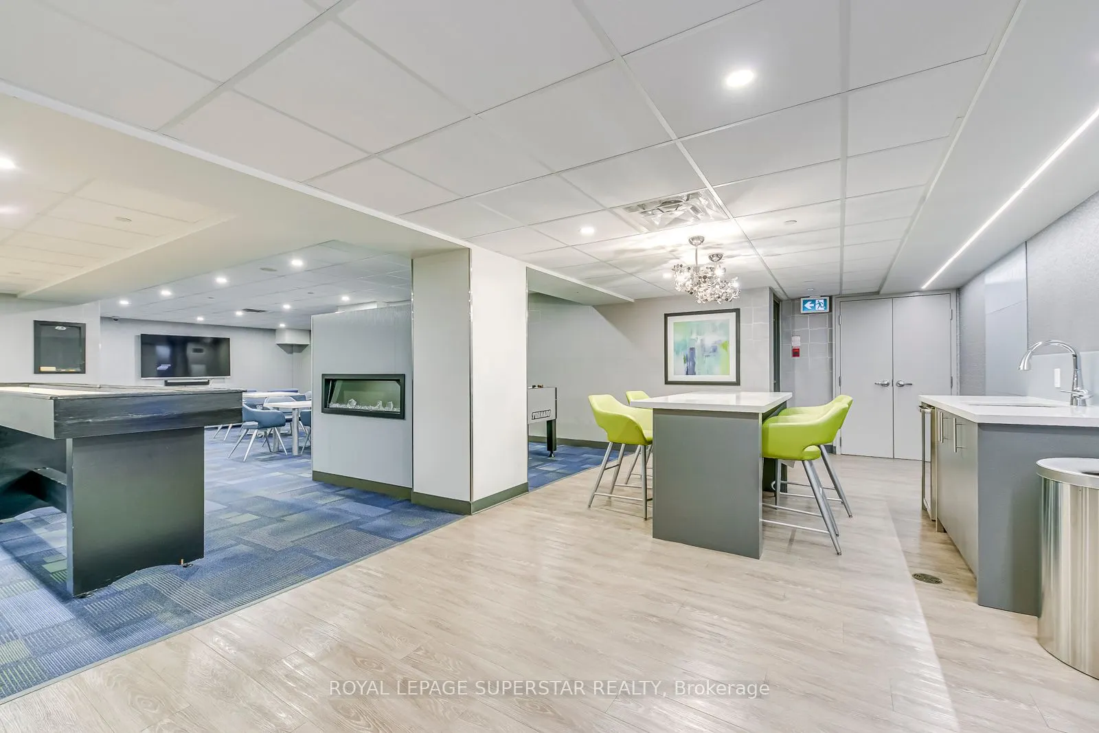 2045 Lakeshore Boulevard W, #2011