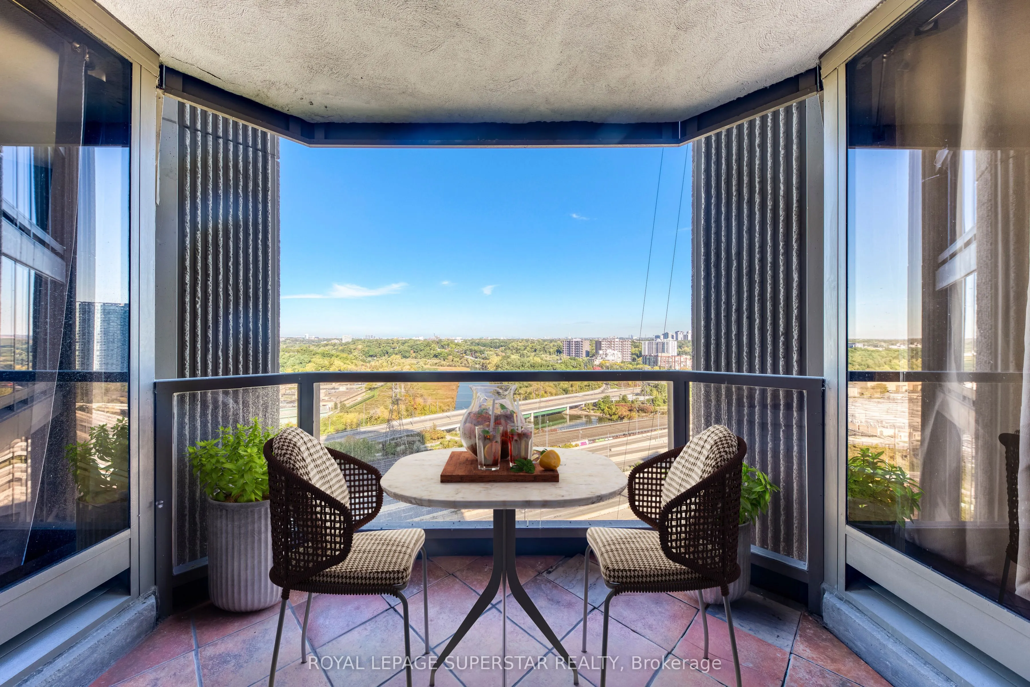 2045 Lakeshore Boulevard W, #2011
