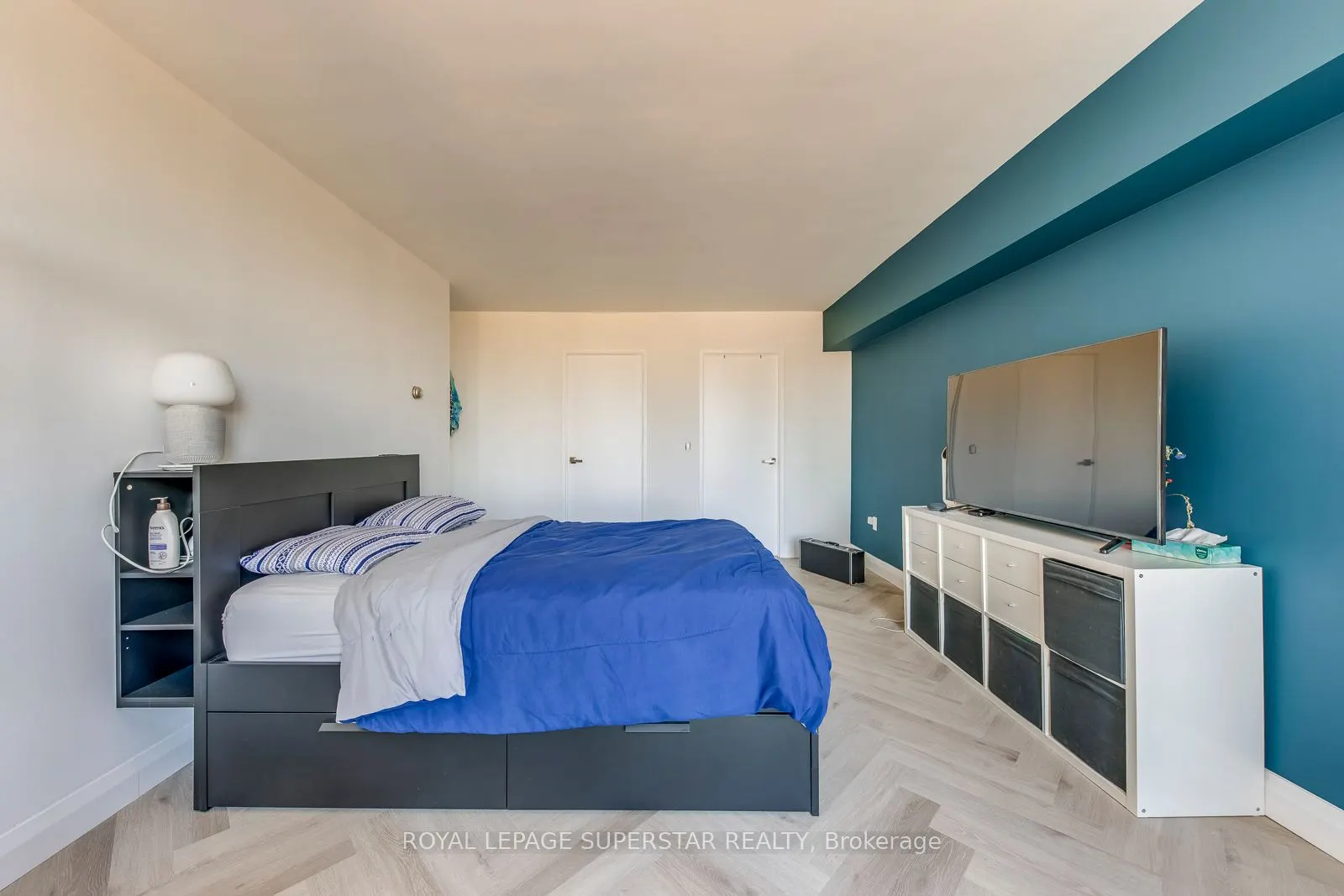 2045 Lakeshore Boulevard W, #2011