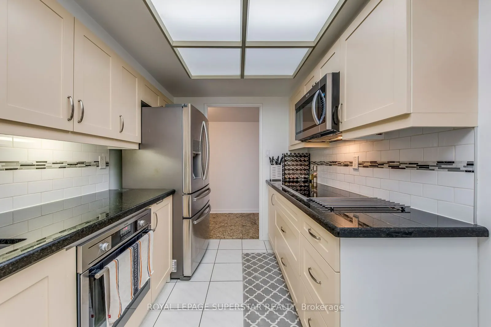 2045 Lakeshore Boulevard W, #2011